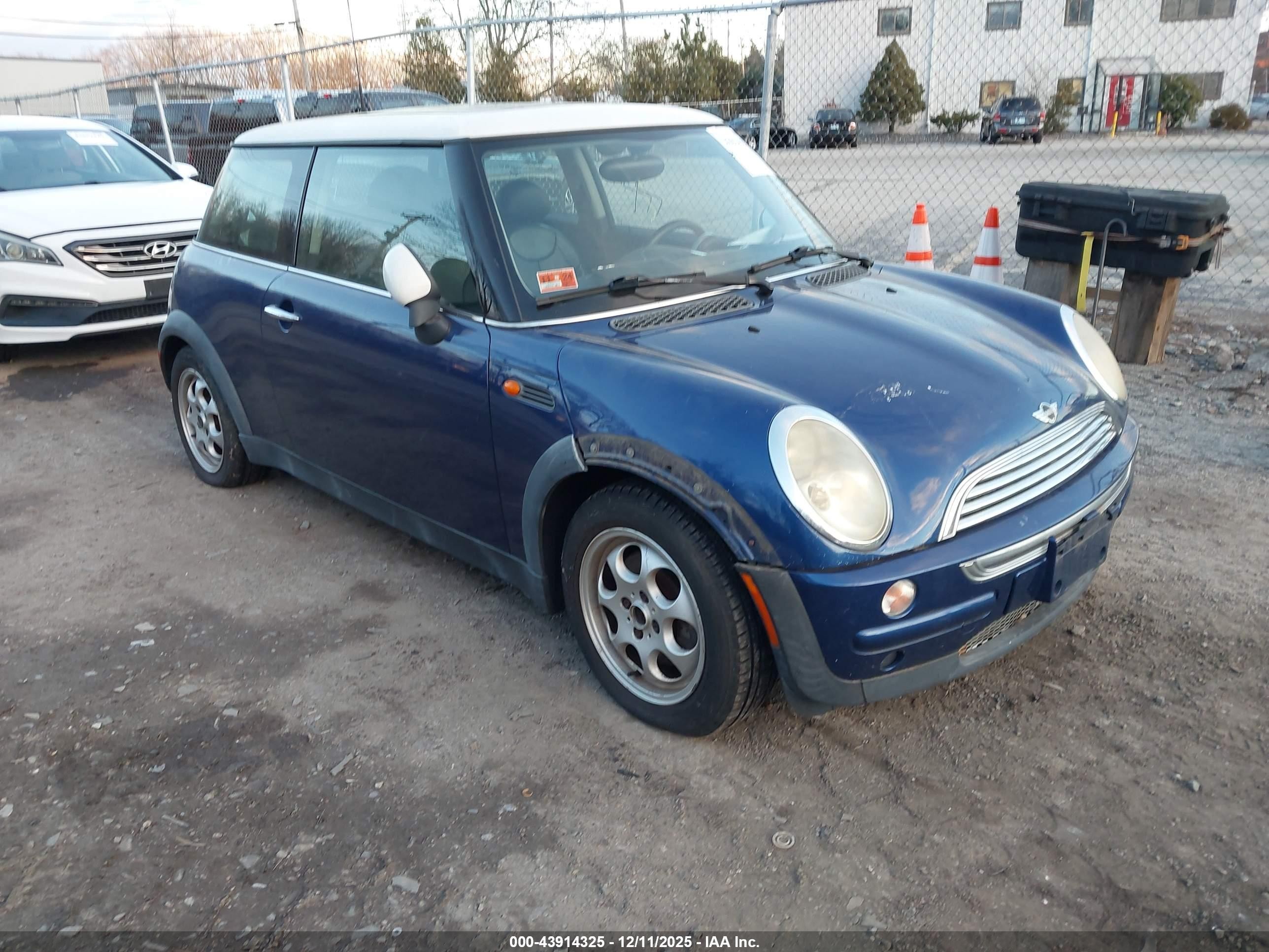 2002 MINI Hardtop, VIN WMWRC33432TC36898 — Normal wear