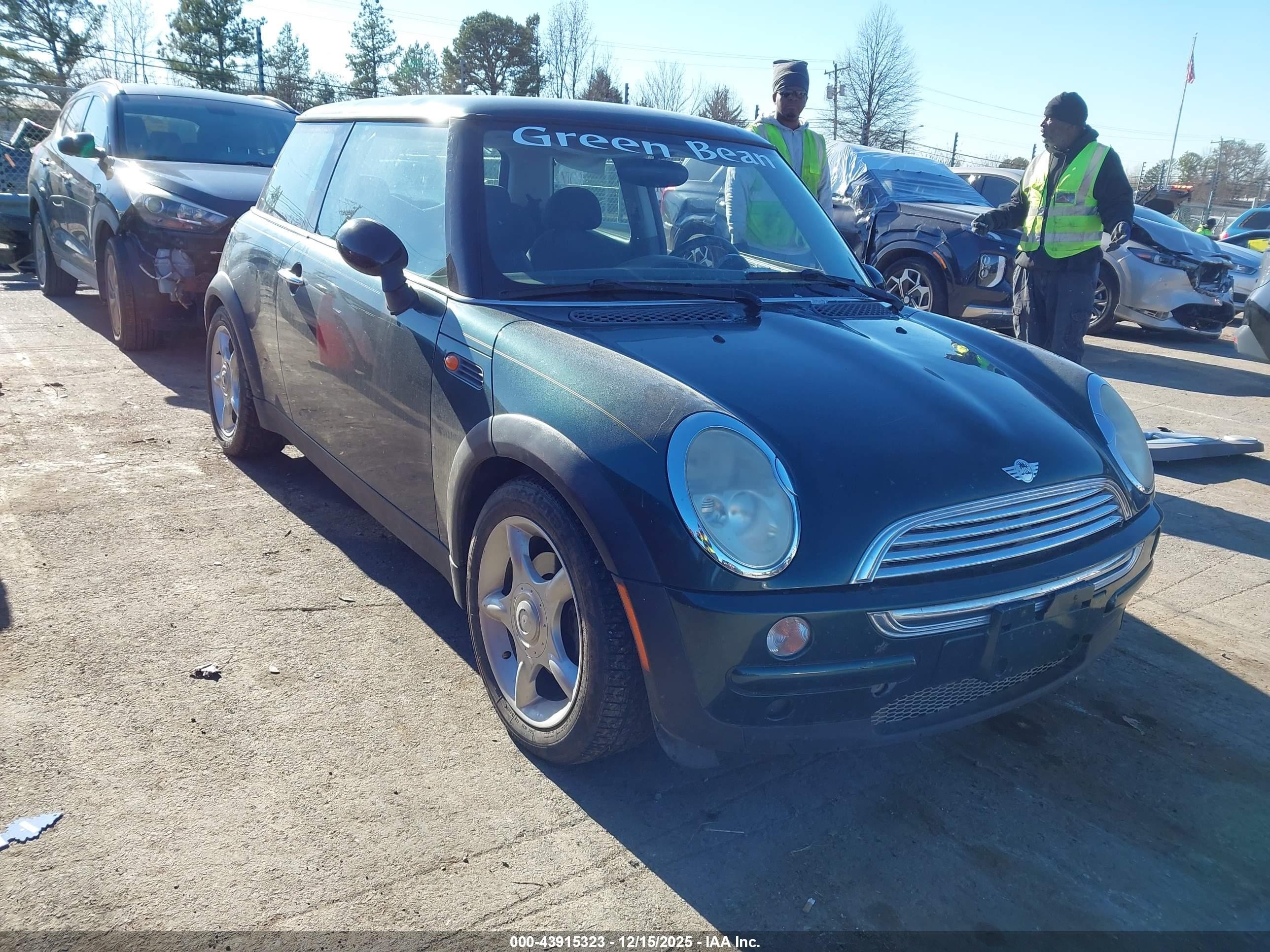 2002 MINI Hardtop, VIN WMWRC33432TC36836 — Side
