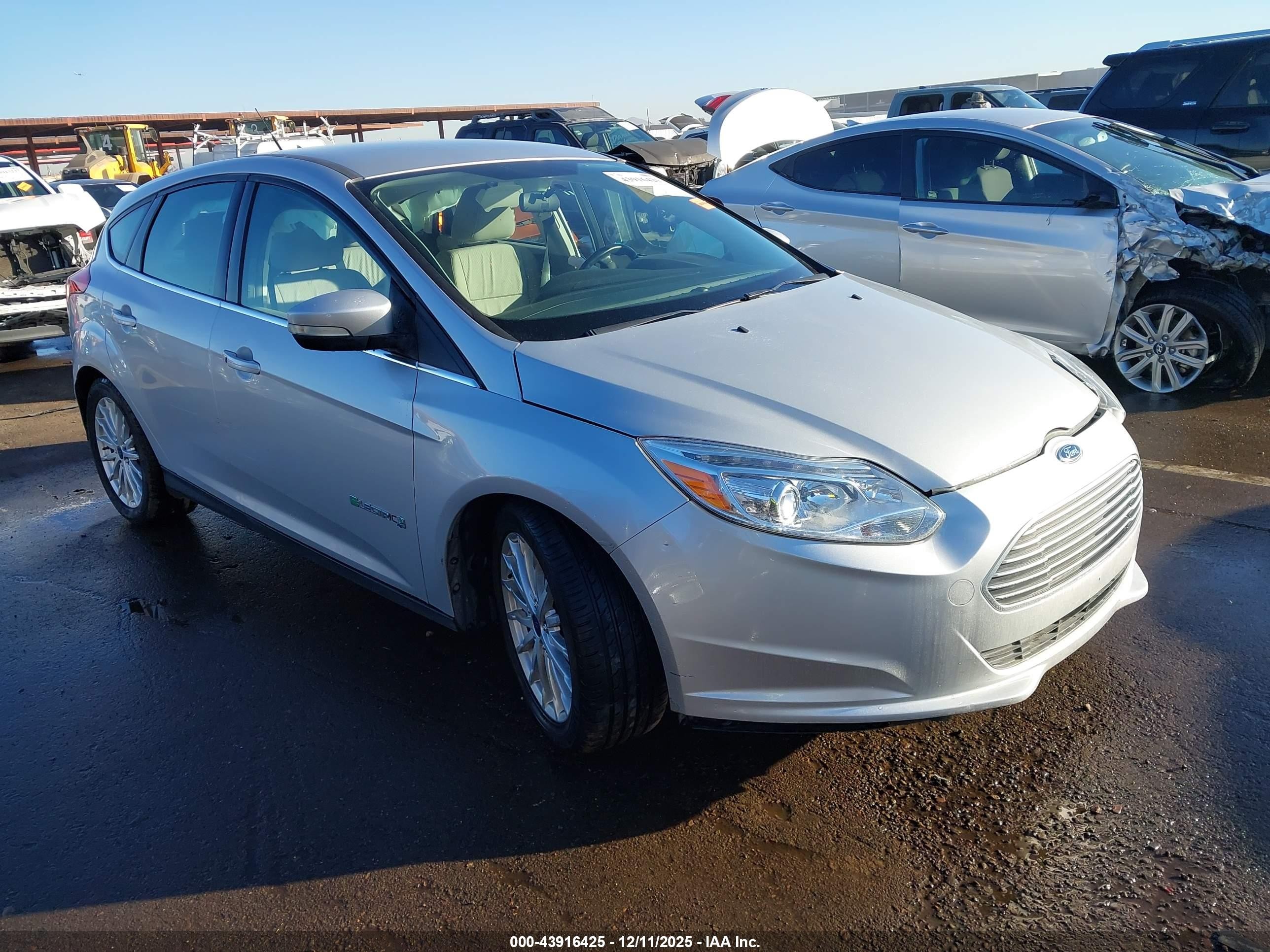 2014 Ford Focus Electric, VIN 1FADP3R43EL317190 — Front end