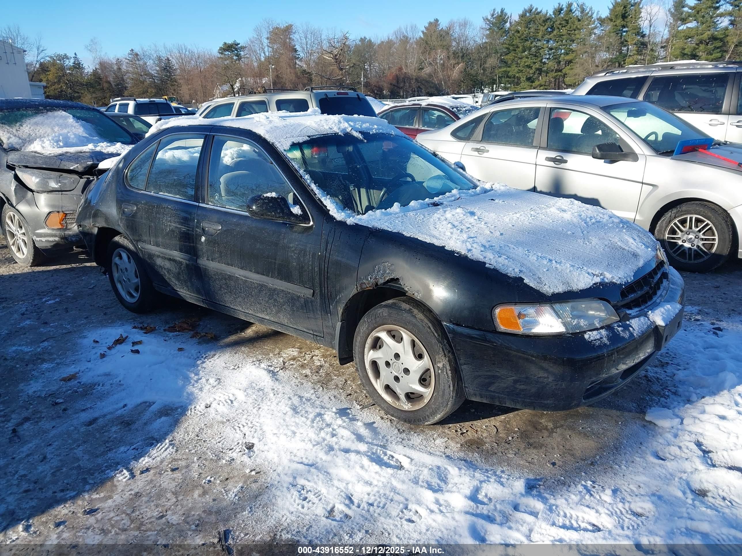 1999 Nissan Altima XE, VIN 1N4DL01D9XC155364 — Rear end