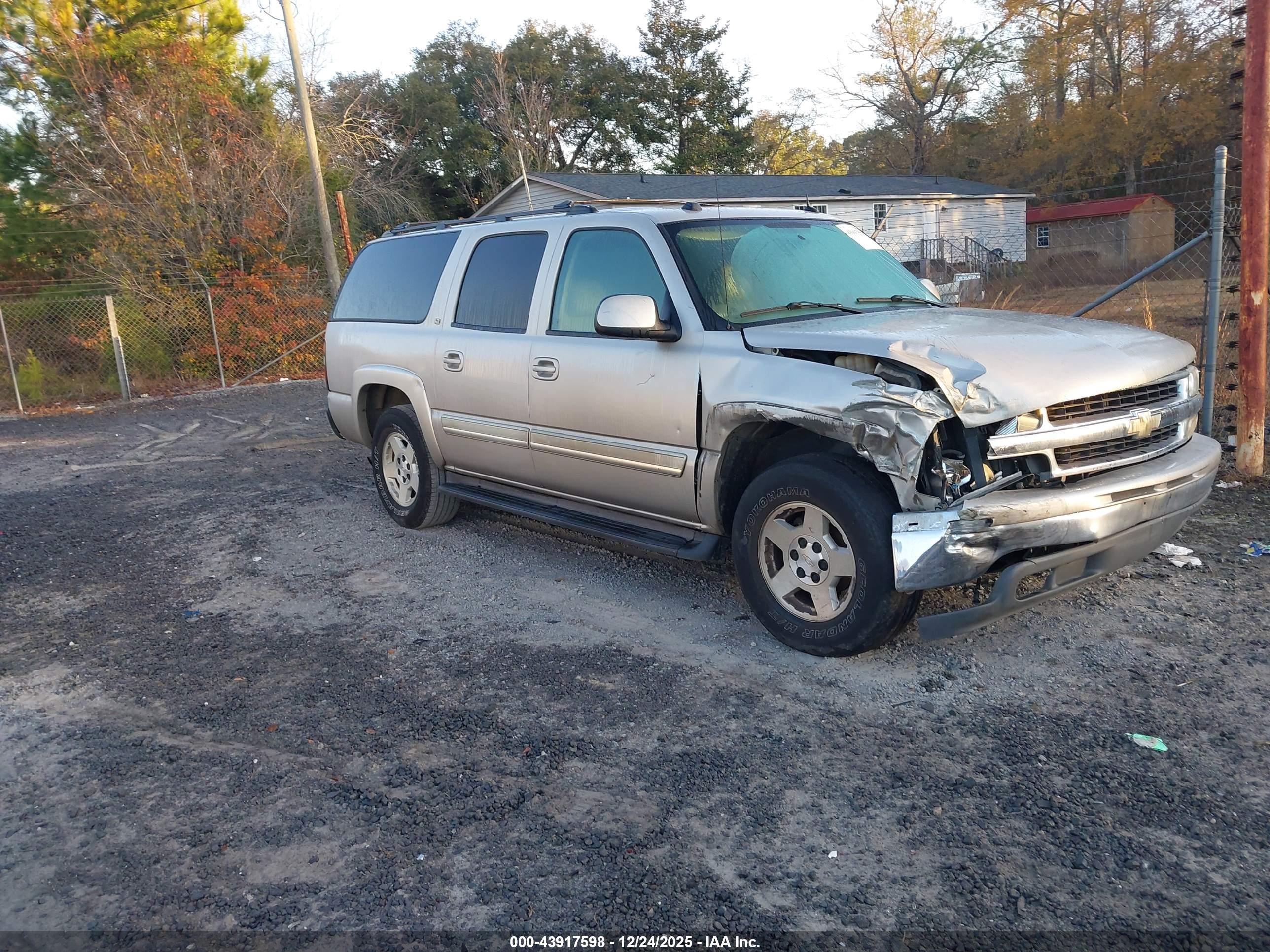 2005 Chevrolet Suburban LS, VIN 3GNEC16Z65G211724 — Front end