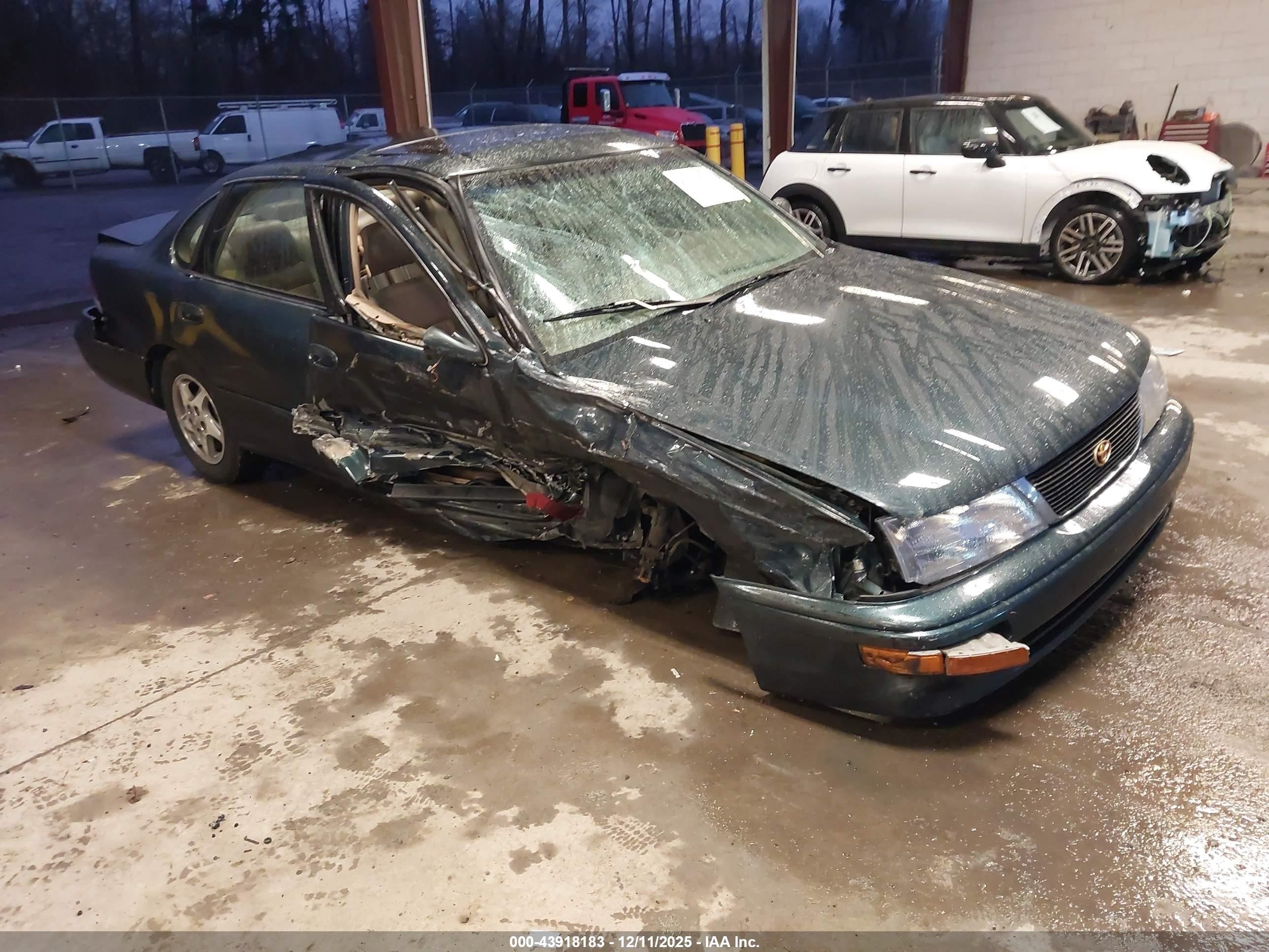 1997 Toyota Avalon XL, VIN 4T1BF12BXVU173516 — Side