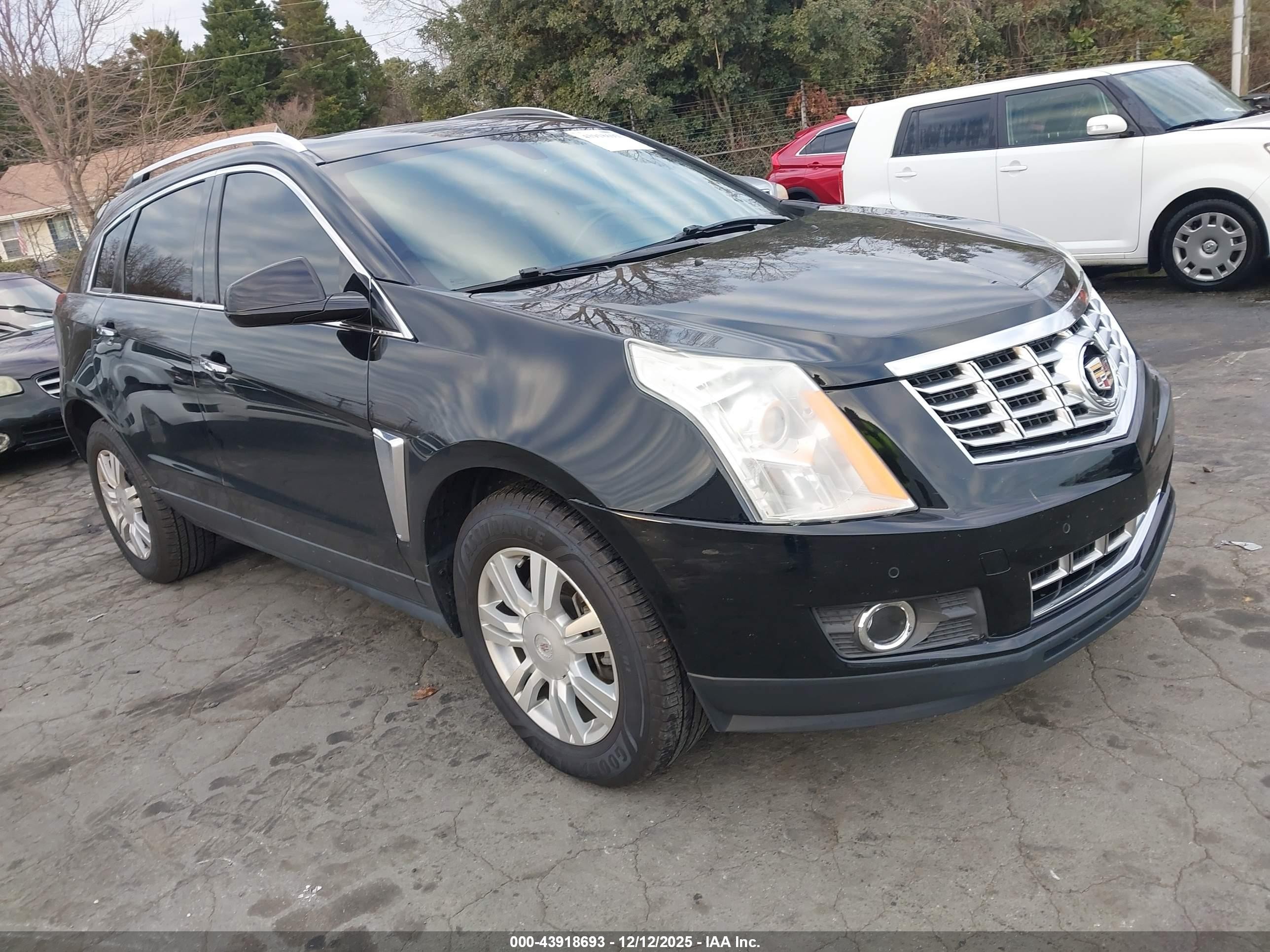 2016 Cadillac SRX Luxury Collection, VIN 3GYFNEE35GS541456 — Front end
