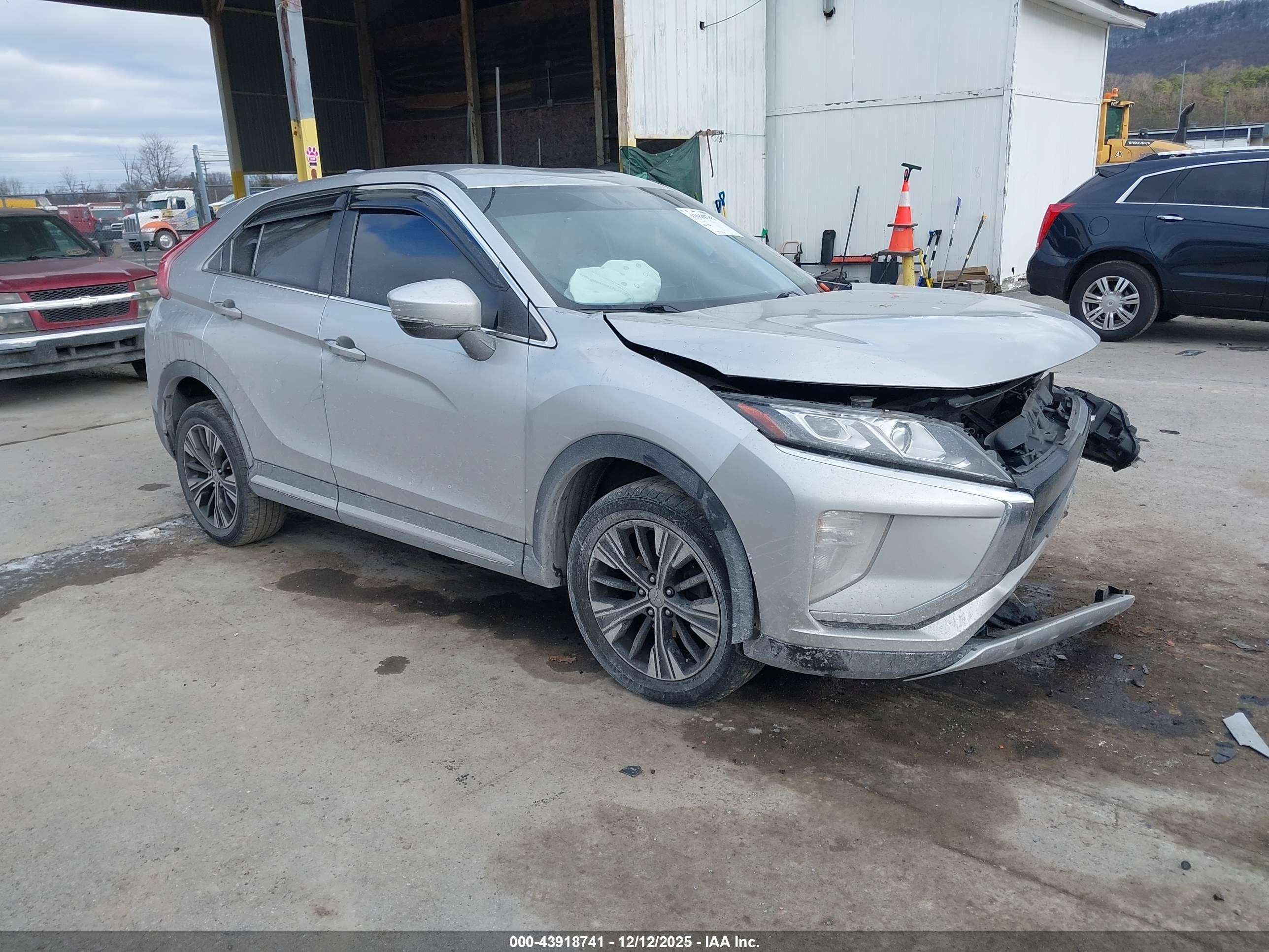 2018 Mitsubishi Eclipse Cross SE, VIN JA4AT5AA3JZ046980 — Front end