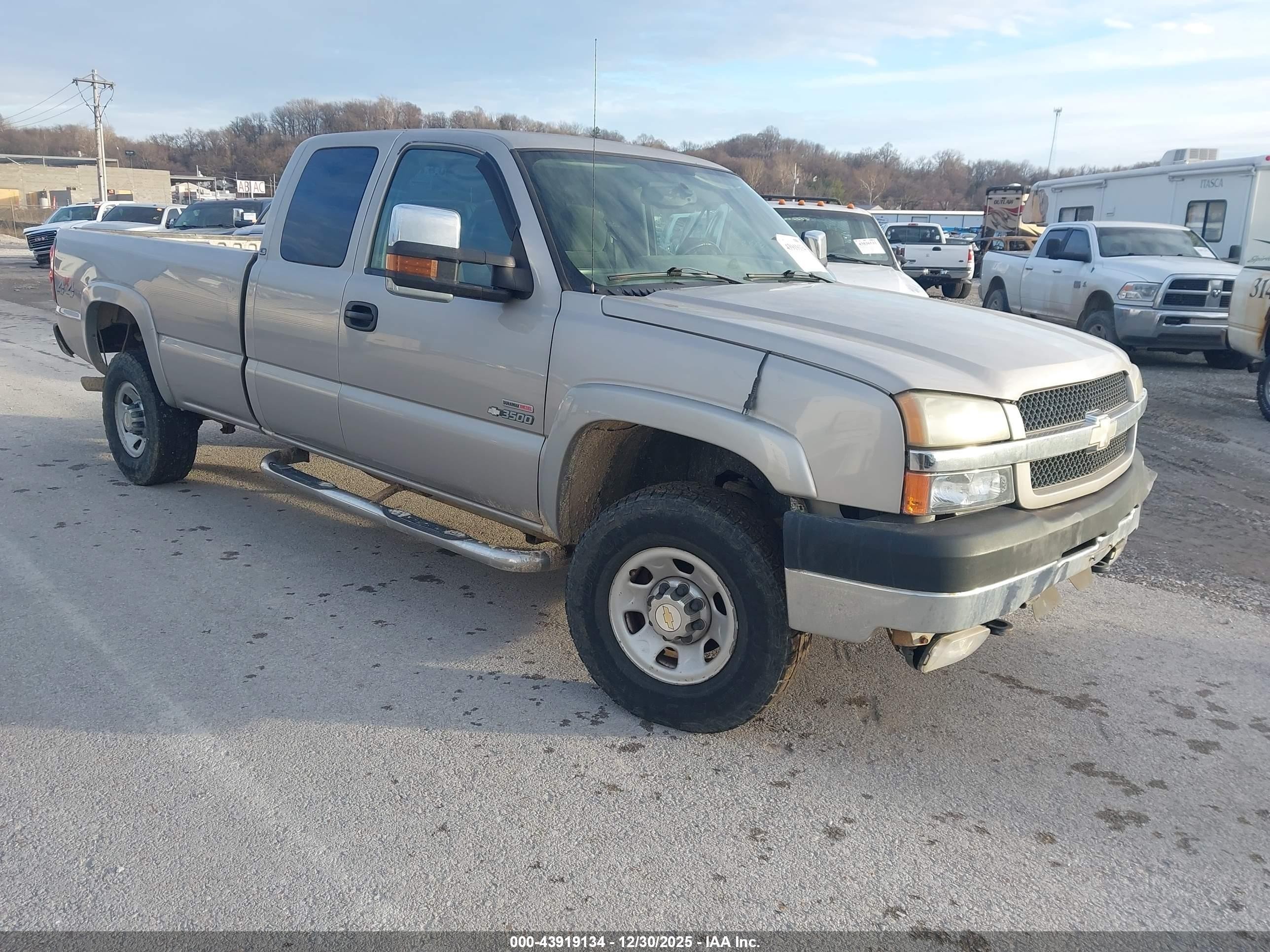2004 Chevrolet Silverado 3500, VIN 1GCHK39274E281418 — Side