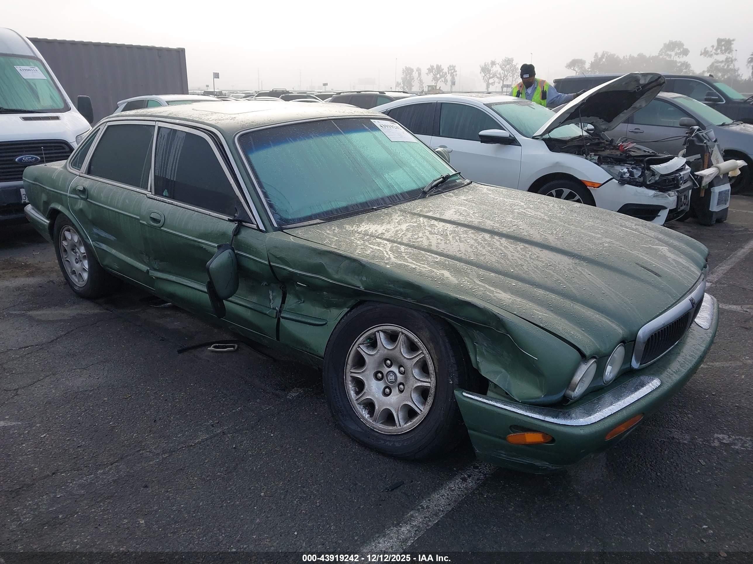 1999 Jaguar XJ, VIN SAJHX1046XC858848 — Side
