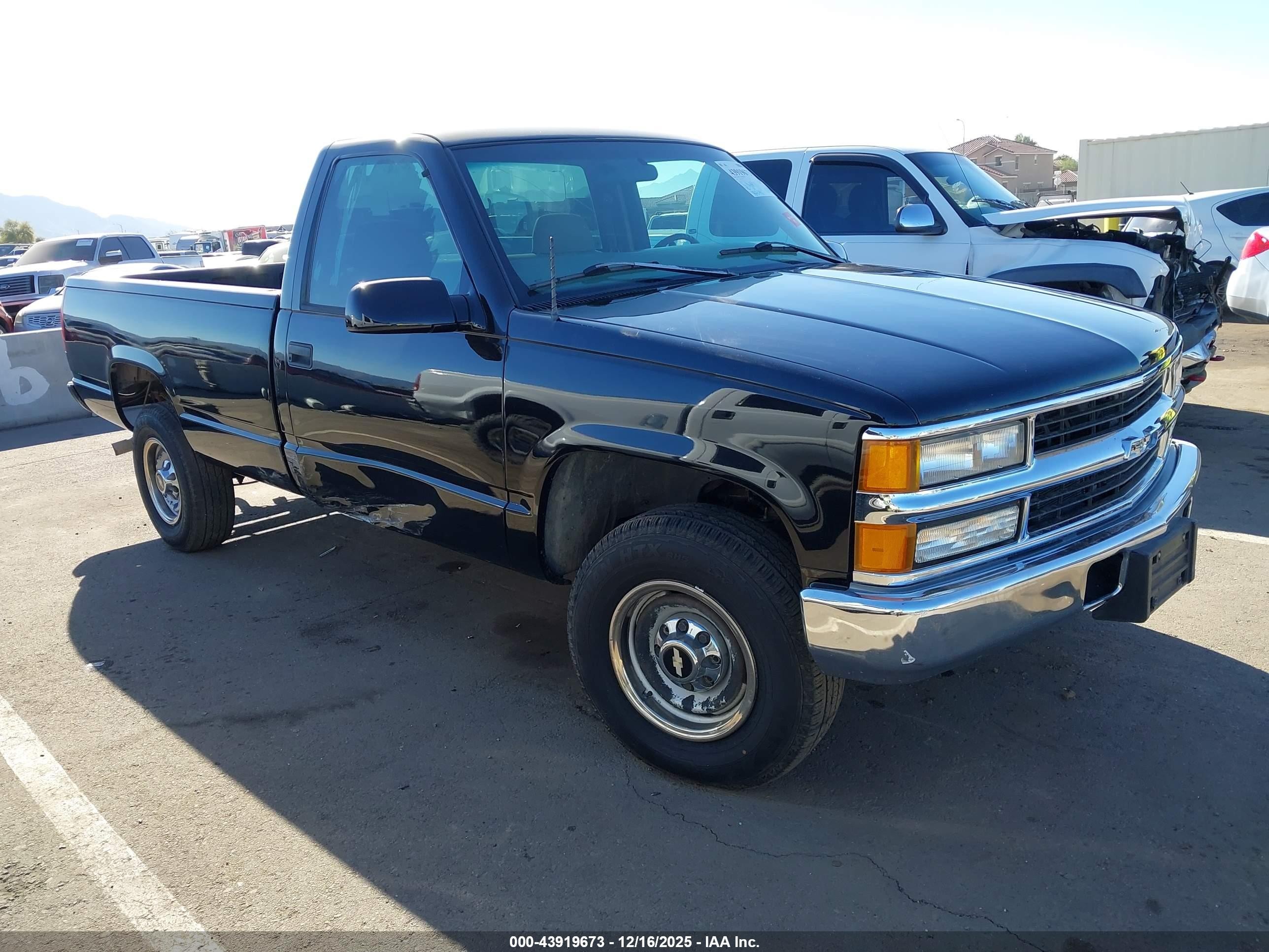1997 Chevrolet Silverado 2500, VIN 1GCGC24F8VZ237340 — Бок