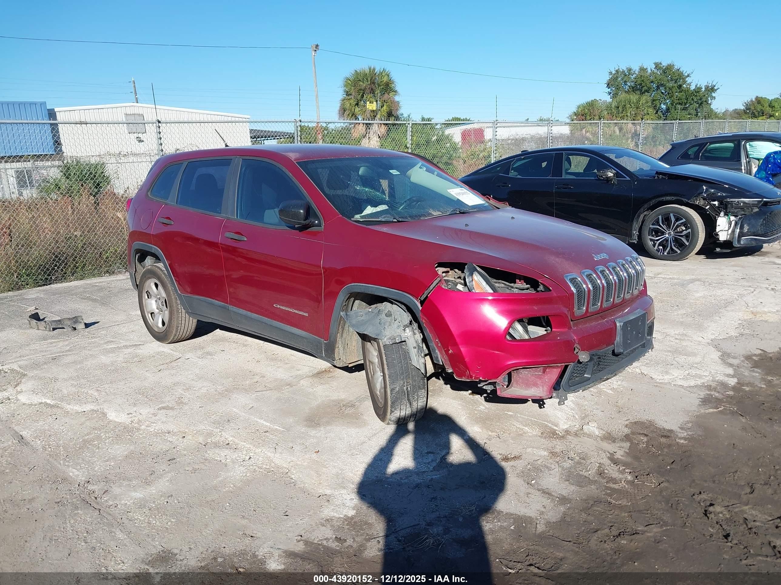 2014 Jeep Cherokee Sport, VIN 1C4PJLAB2EW262474 — Перед