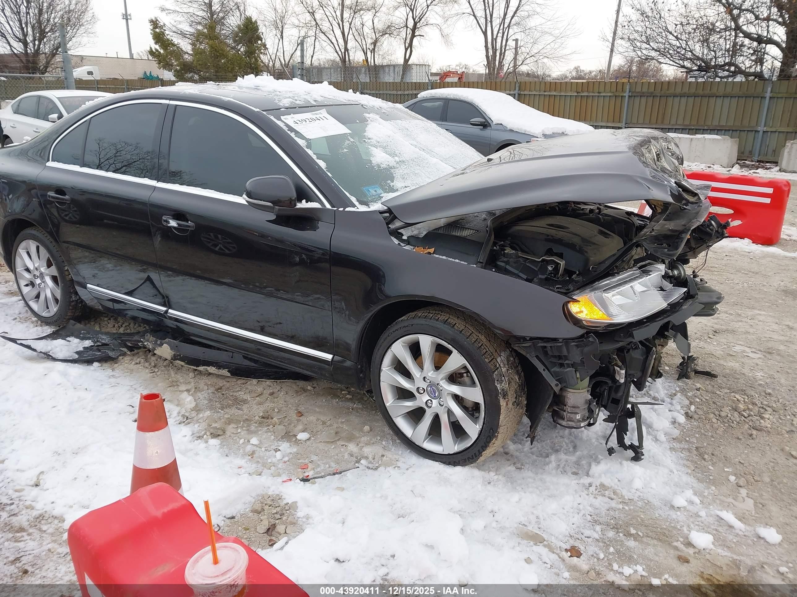 2016 Volvo S80 T5 Drive-E, VIN YV140MAK3G1197222 — Front end