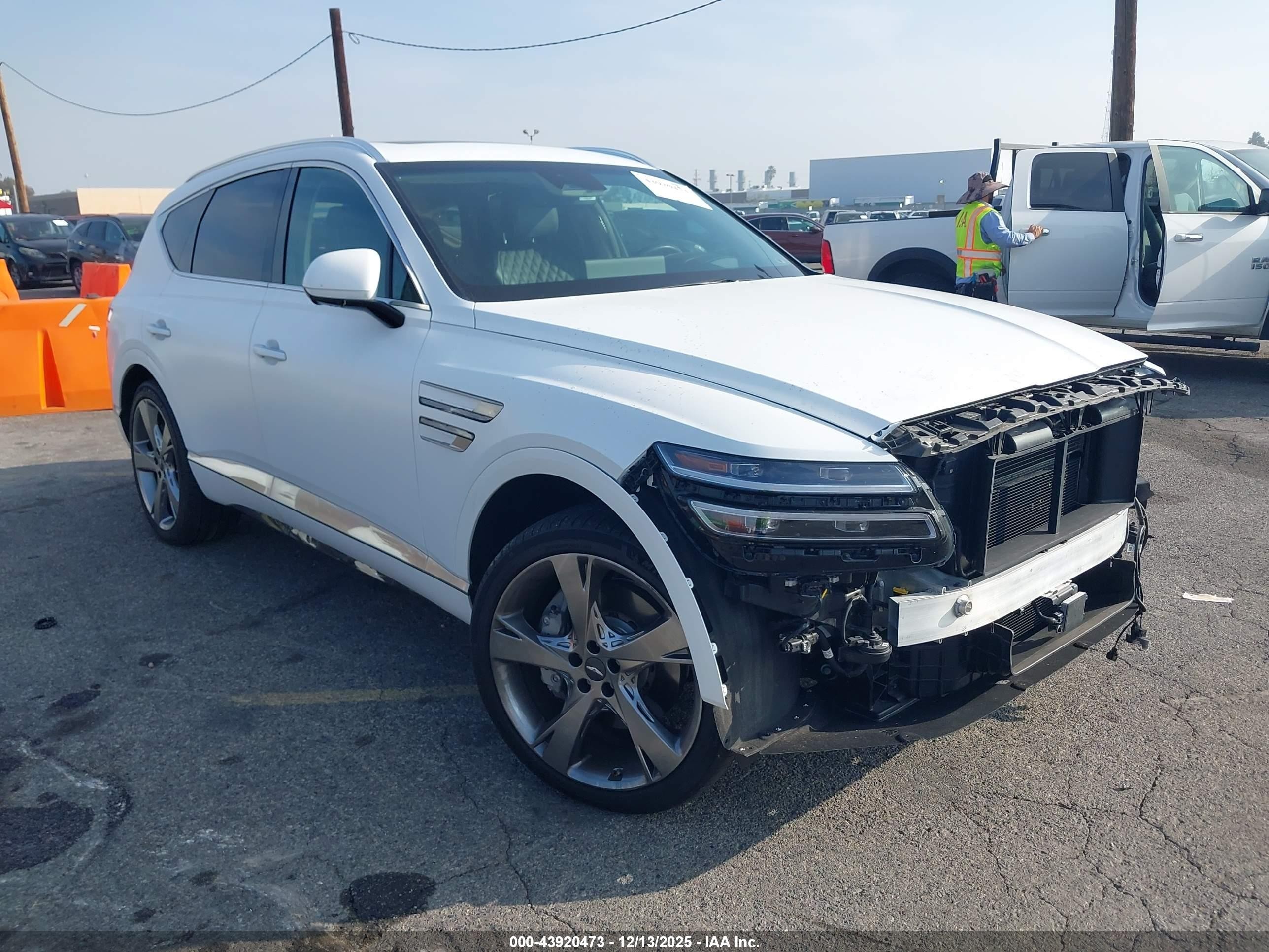 2023 Genesis GV80, VIN KMUHCESC8PU110339 — Front end