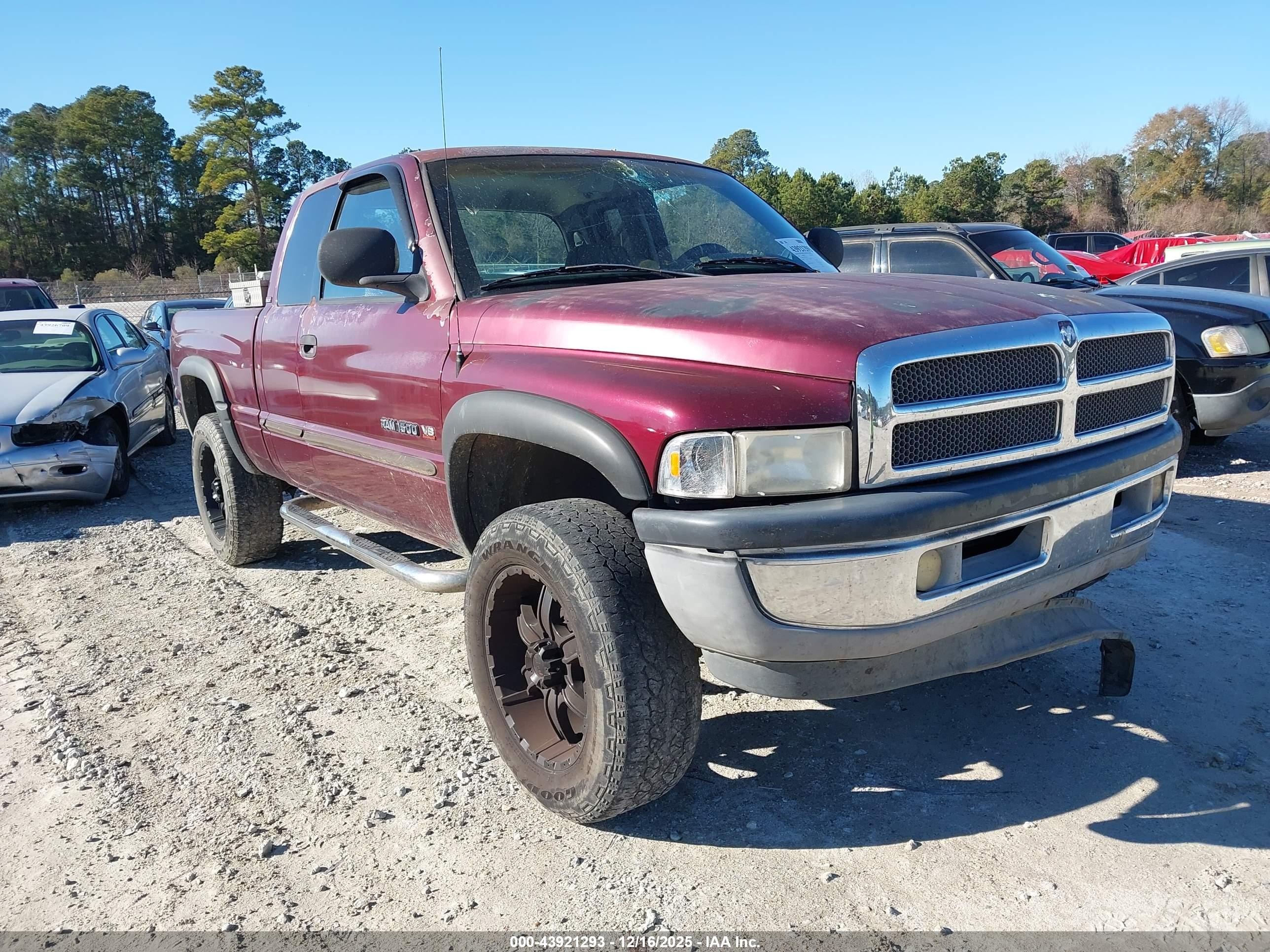2000 Dodge 1500, VIN 1B7HF13Y0YJ145330 — Перед