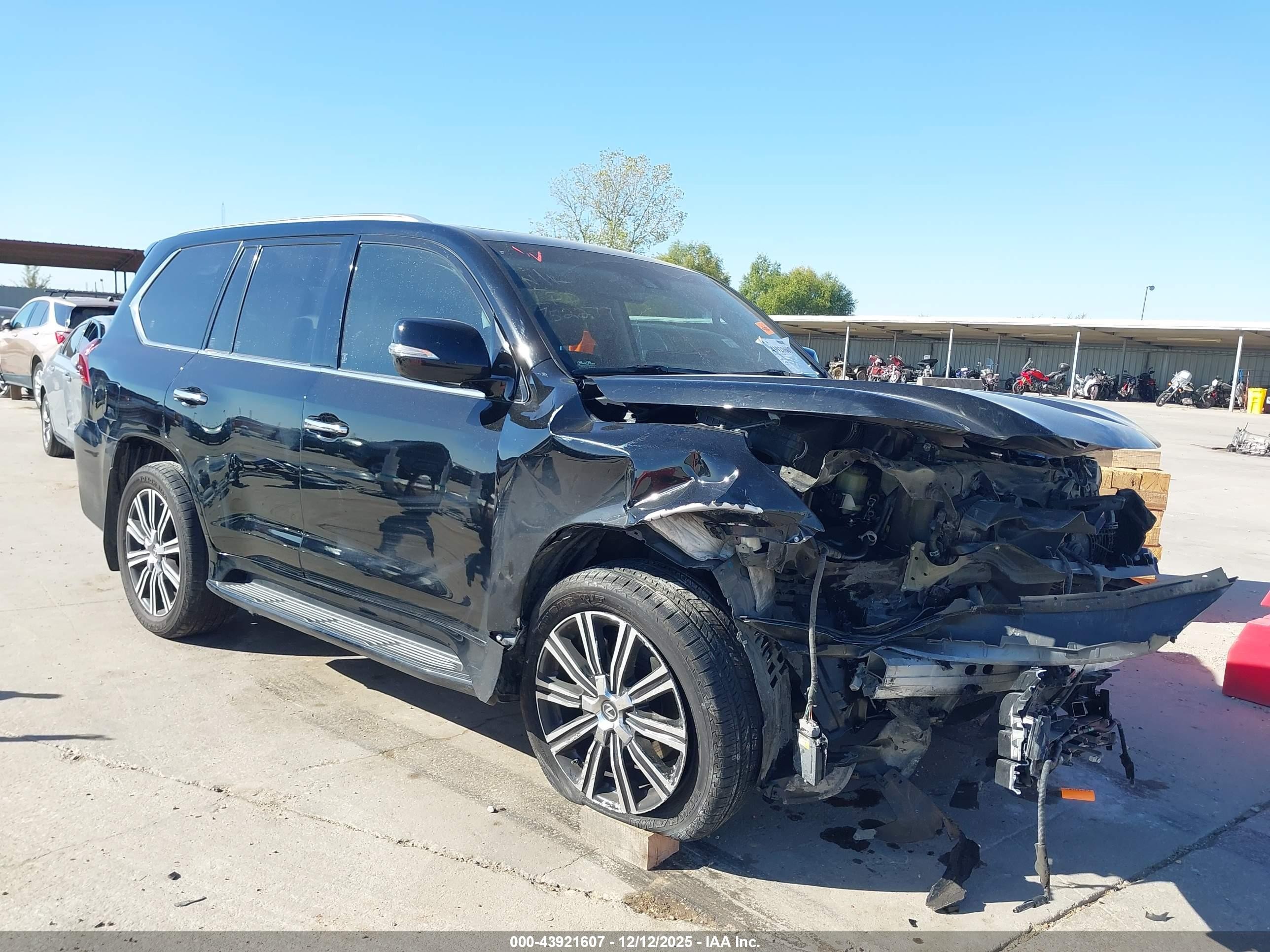 2018 Lexus LX 570, VIN JTJHY7AX4J4264023 — Front end