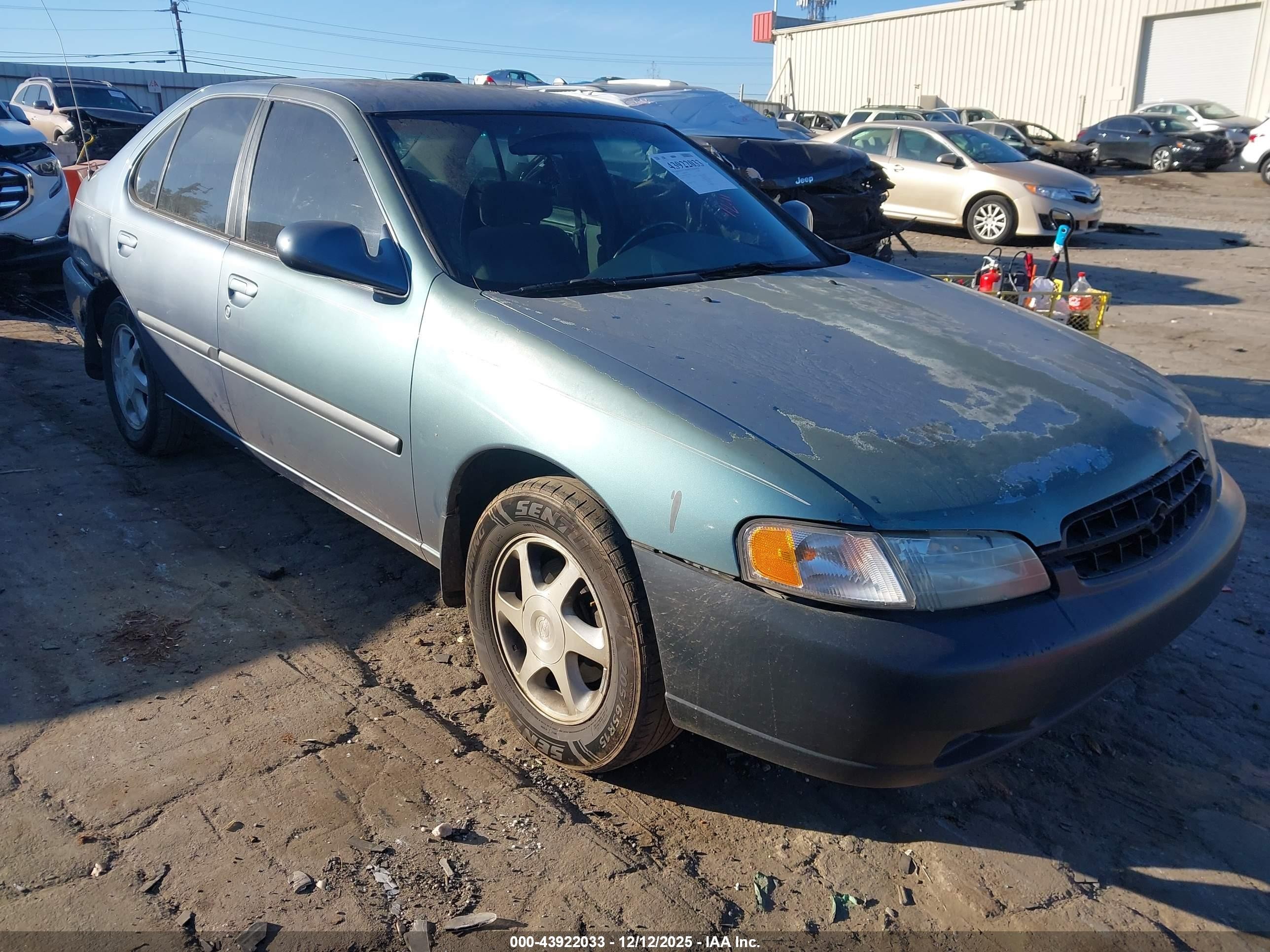1999 Nissan Altima XE, VIN 1N4DL01D4XC133854 — Rear end