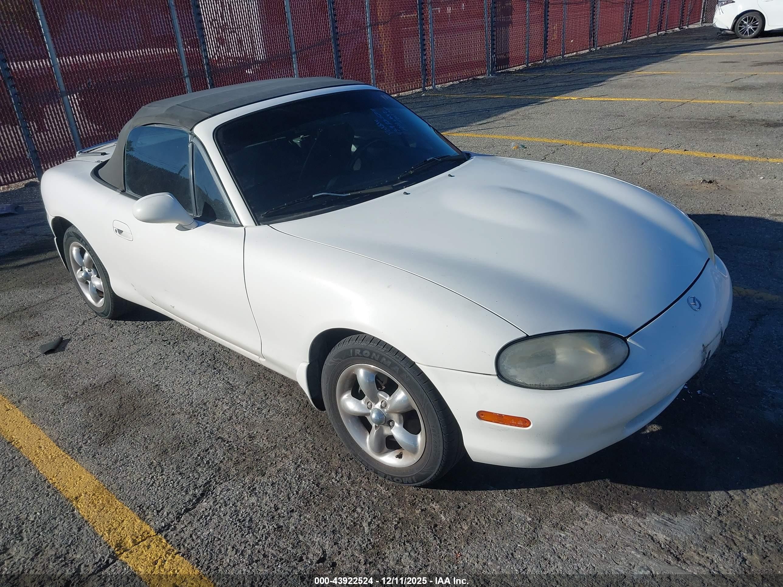 1999 Mazda MX-5 Miata, VIN JM1NB3530X0117866 — Normal wear