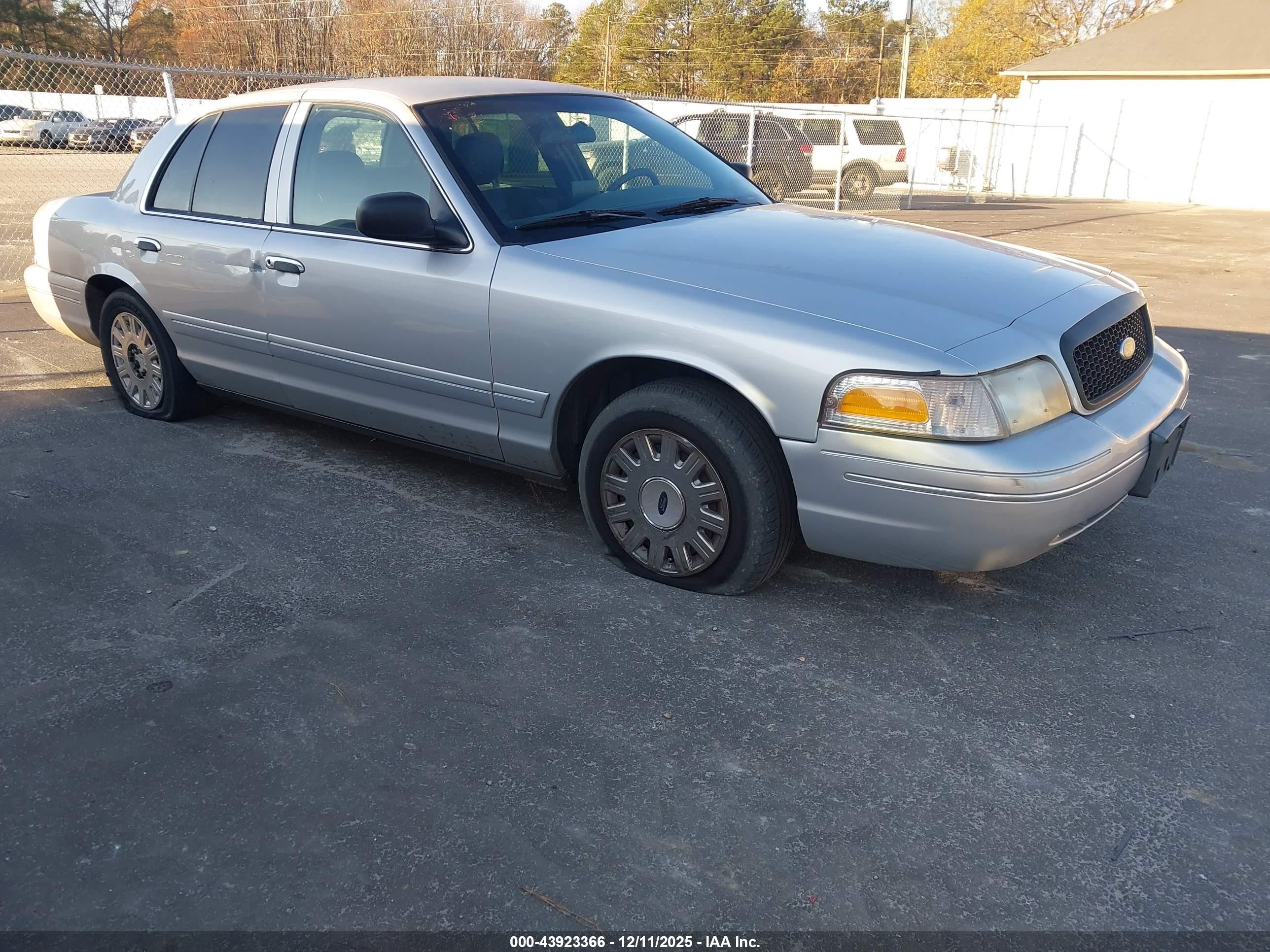 2003 Ford Police Interceptor Street Appear, VIN 2FAHP71W13X176206 — Side