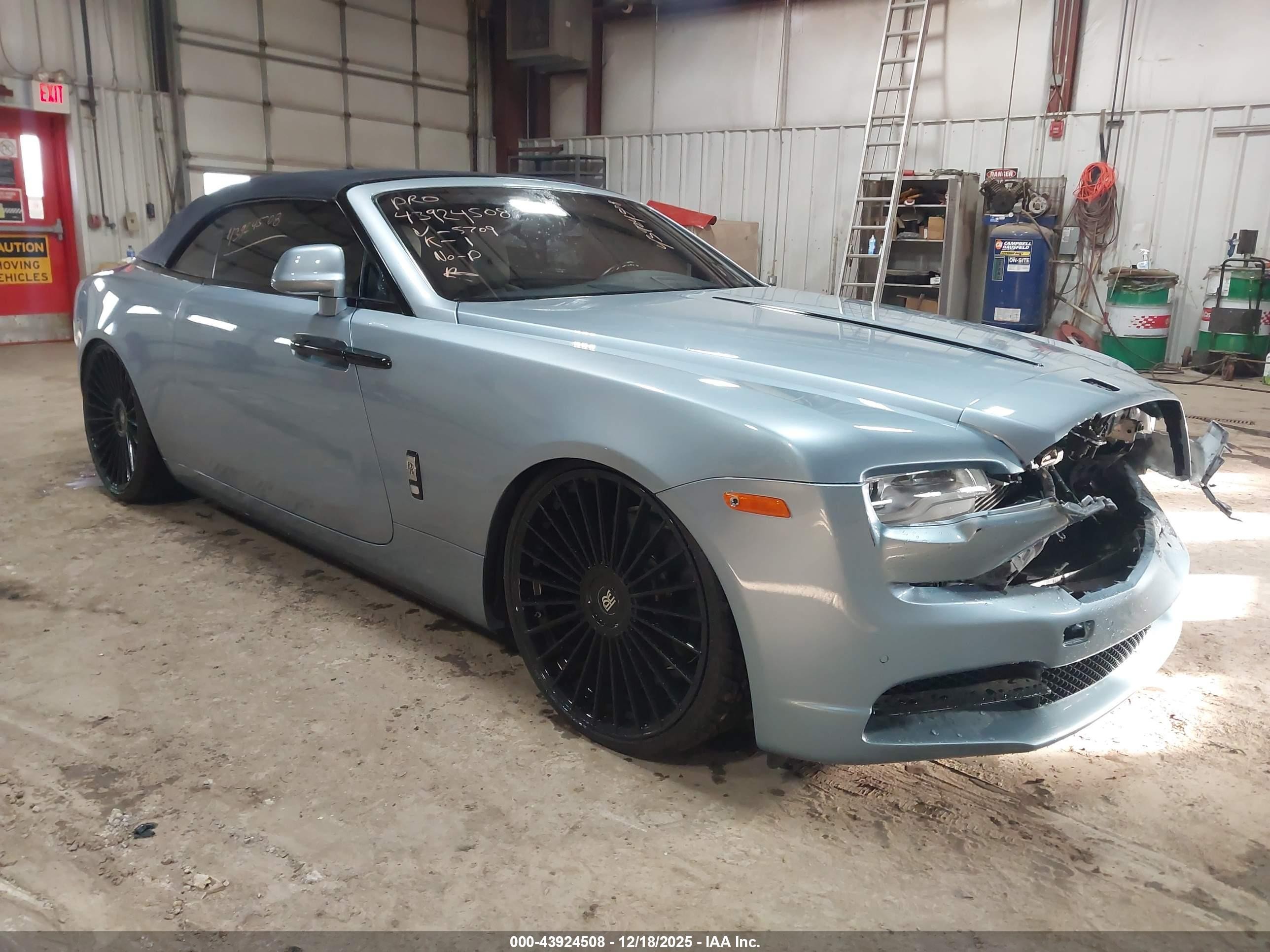 2018 Rolls-Royce Dawn, VIN SCA666D51JU115709 — Front end