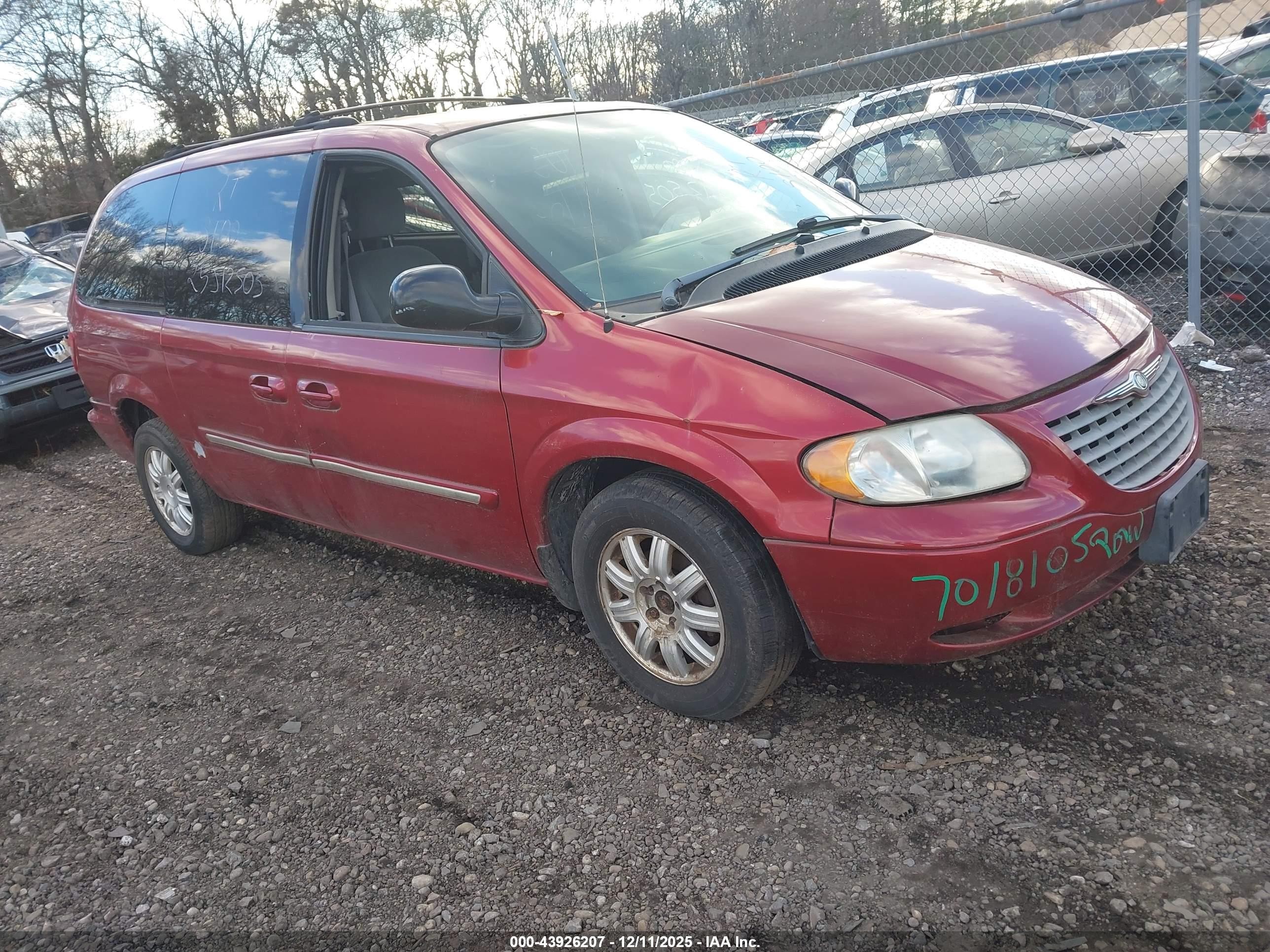 2005 Chrysler Town & Country Touring, VIN 2C4GP54LX5R418350 — All over