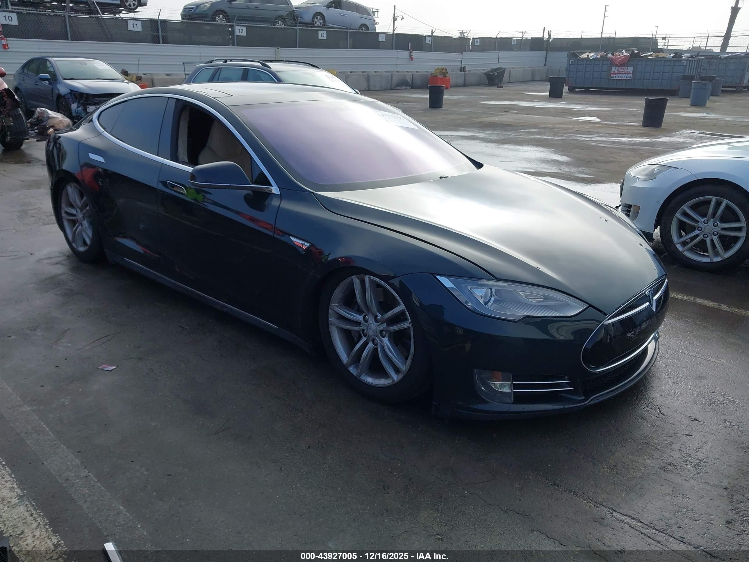 2013 Tesla Model S Performance, VIN 5YJSA1DP7DFP17019 — Пресная вода