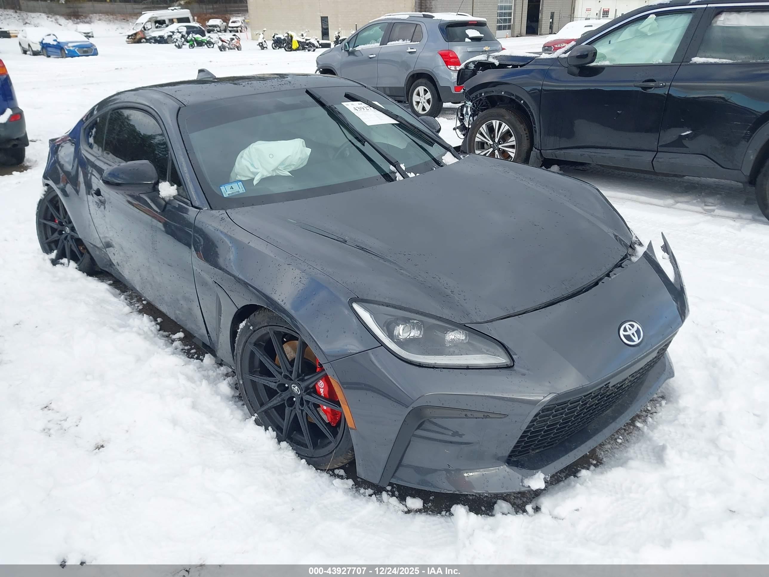 2024 Toyota 86 Premium, VIN JF1ZNBE17R9761158 — Front end