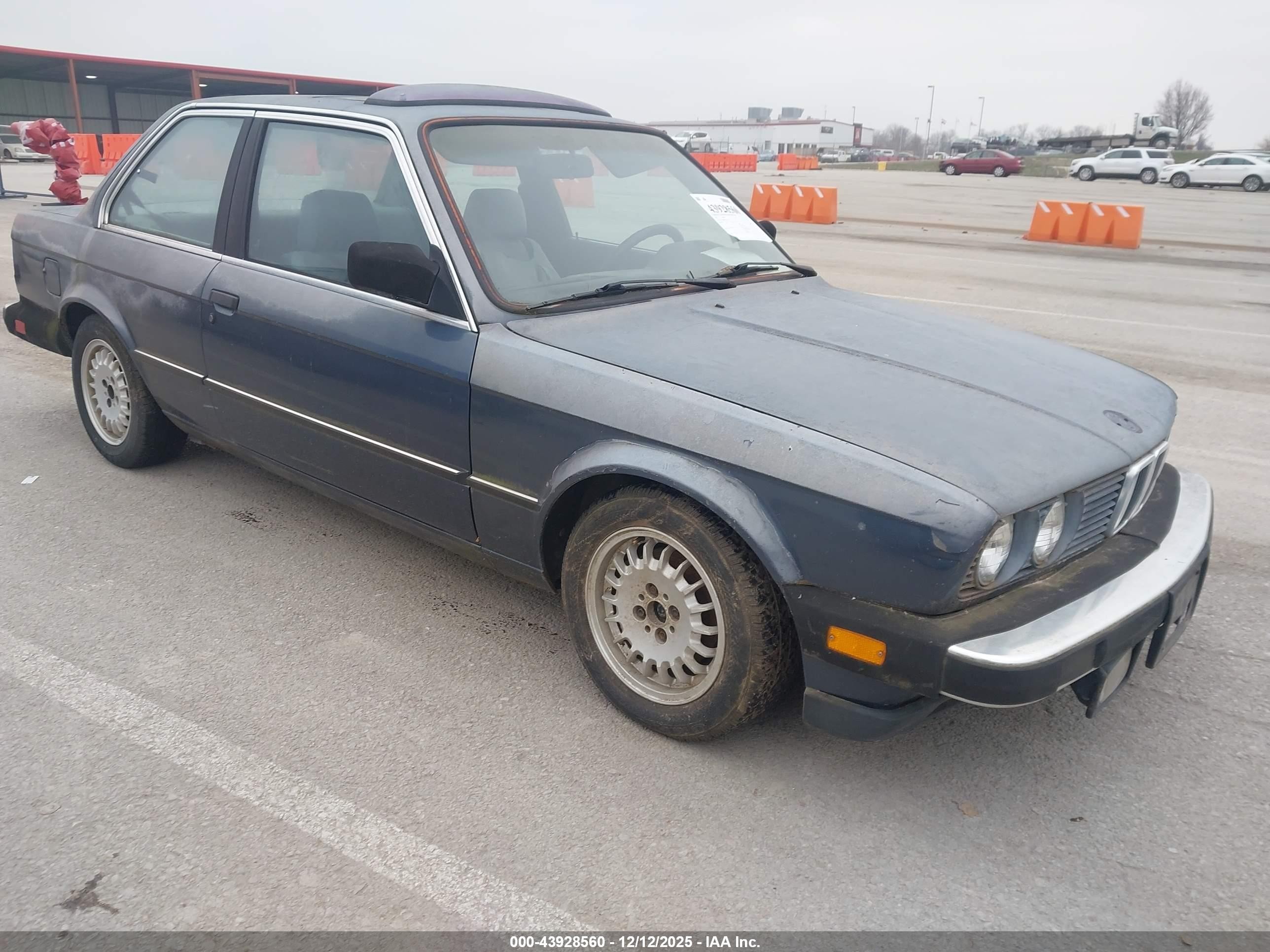 1985 BMW 3 Series, VIN WBAAB6408F1013302 — Rear end