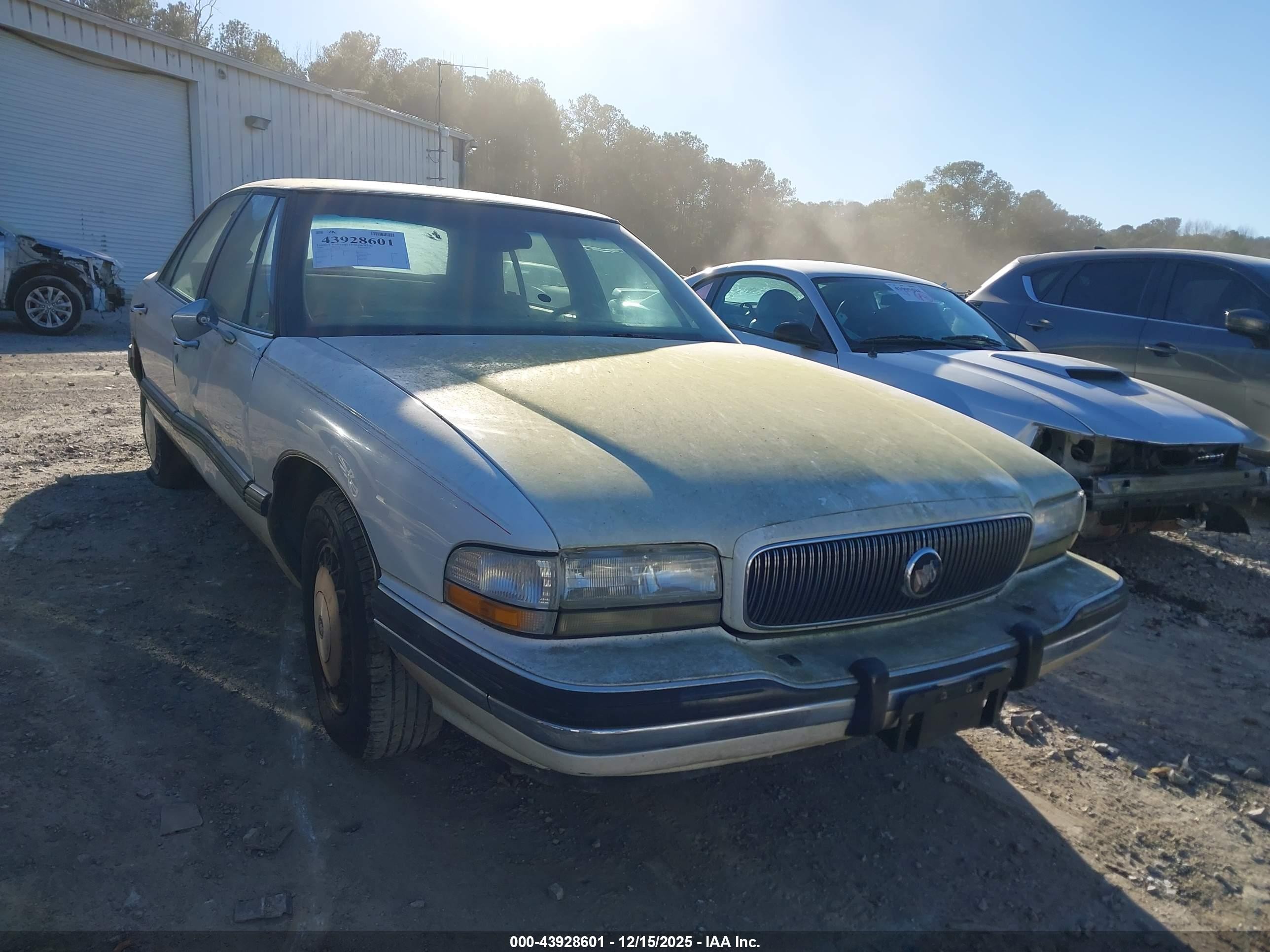 1996 Buick LeSabre Custom, VIN 1G4HP52K7TH437473 — Side