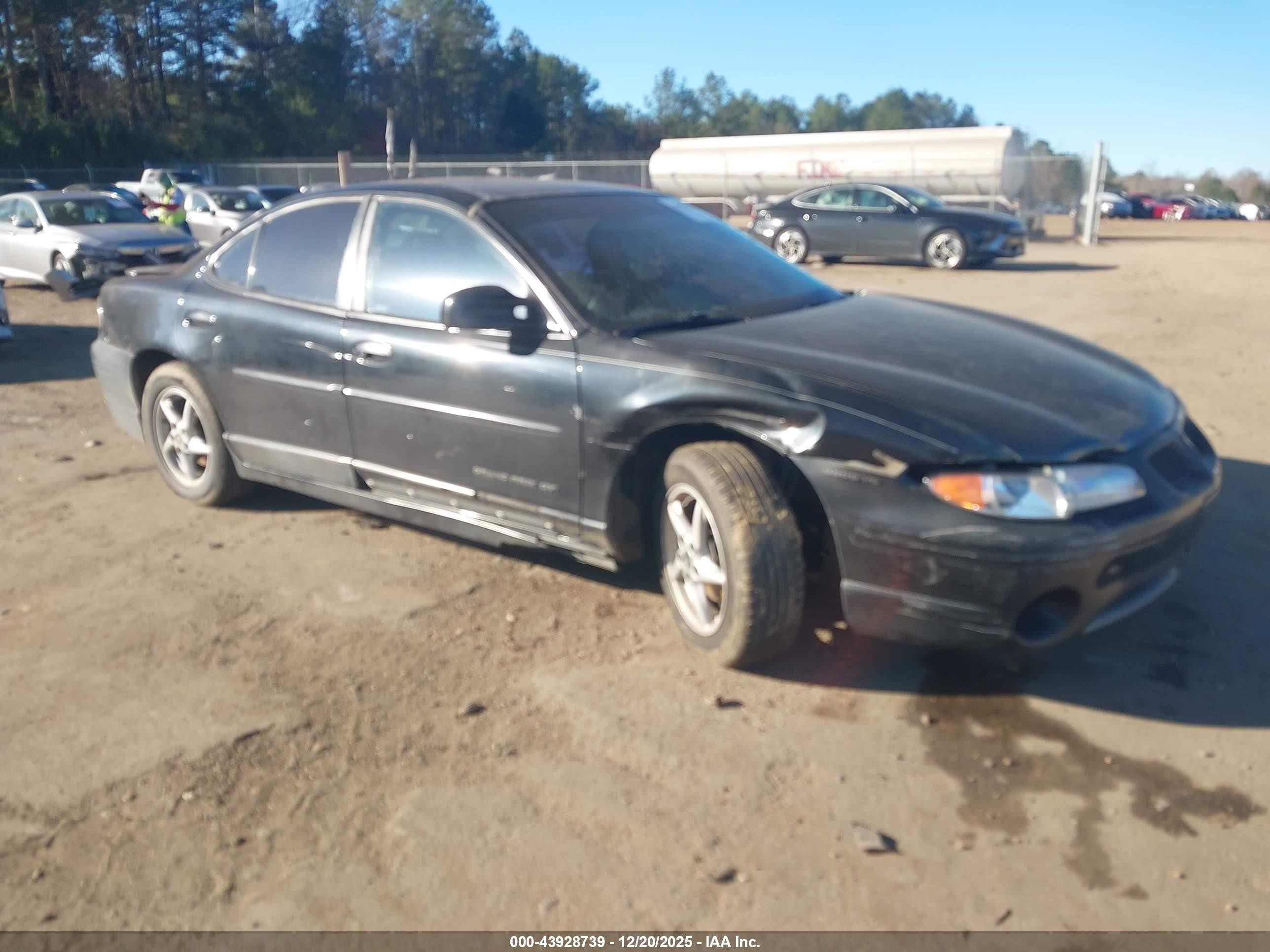 1999 Pontiac Grand Prix GT, VIN 1G2WP52K8XF200329 — Front end