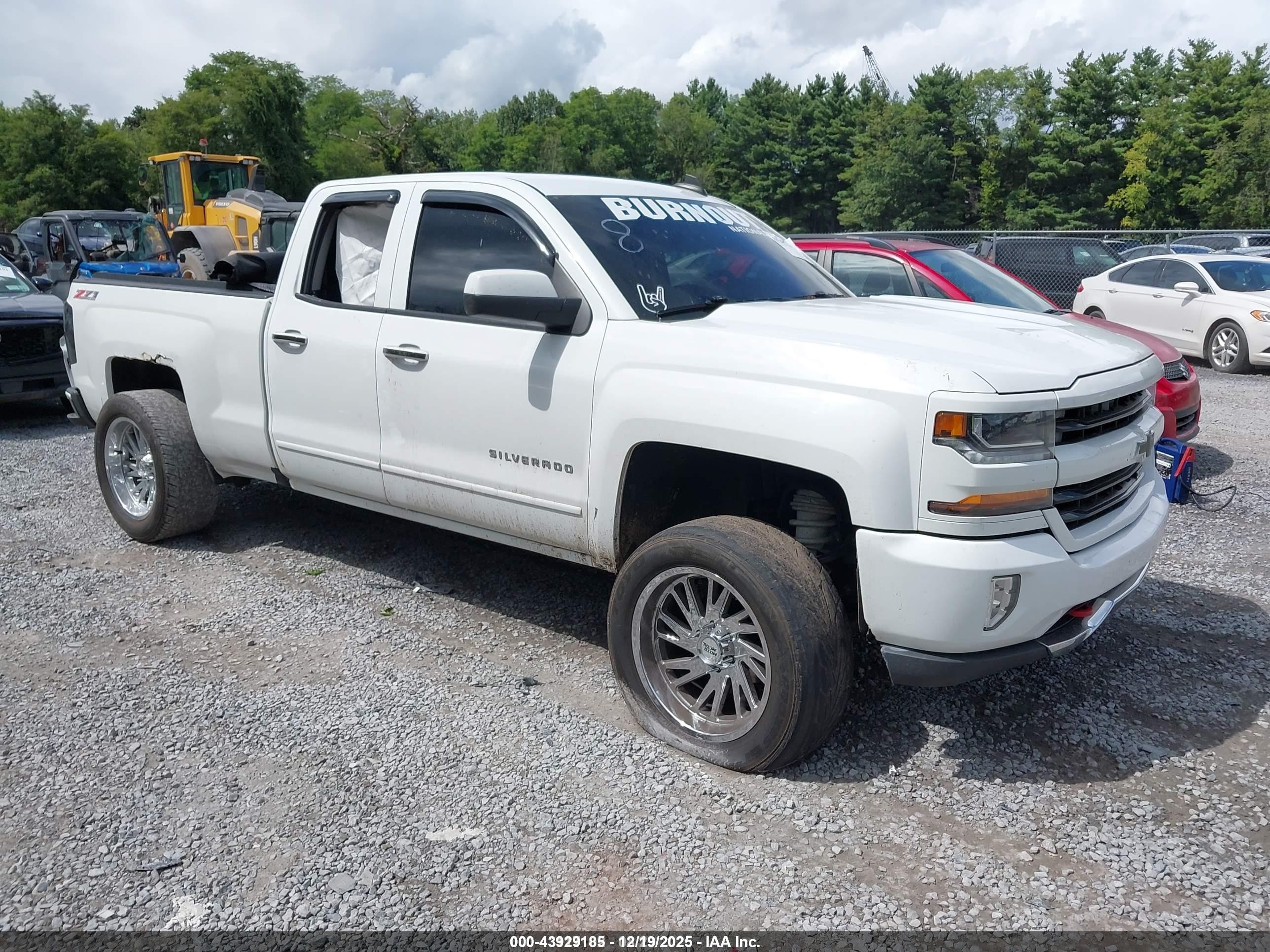 2016 Chevrolet Silverado 1500 LT, VIN 1GCVKRECXGZ372278 — Side