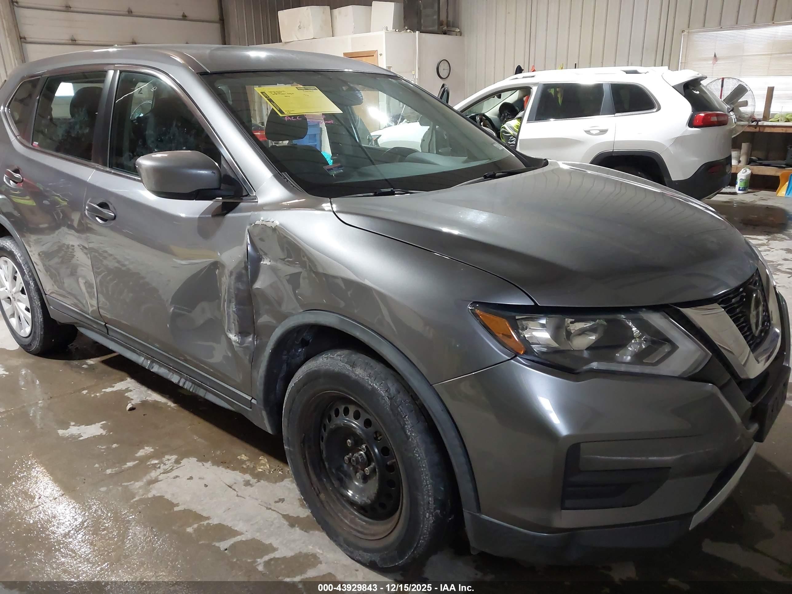 2018 Nissan Rogue SV, VIN KNMAT2MV9JP562310 — Side