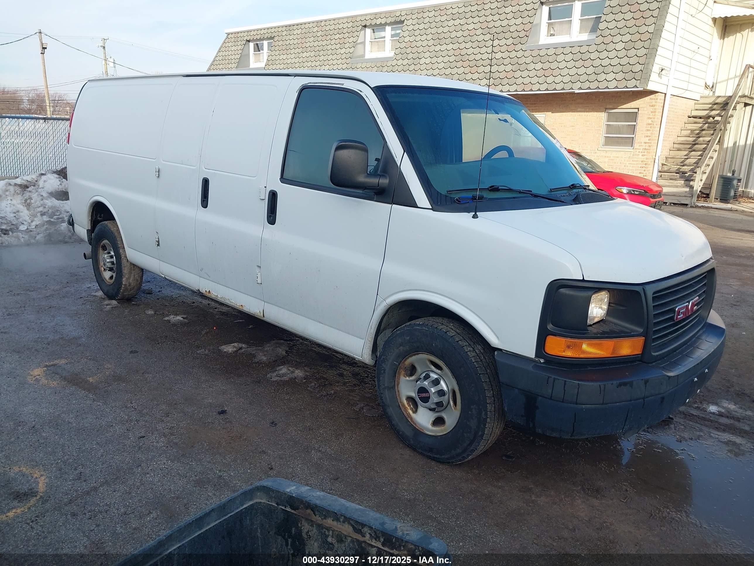 2014 GMC Savana, VIN 1GTW7GCG1E1161966 — Rear end