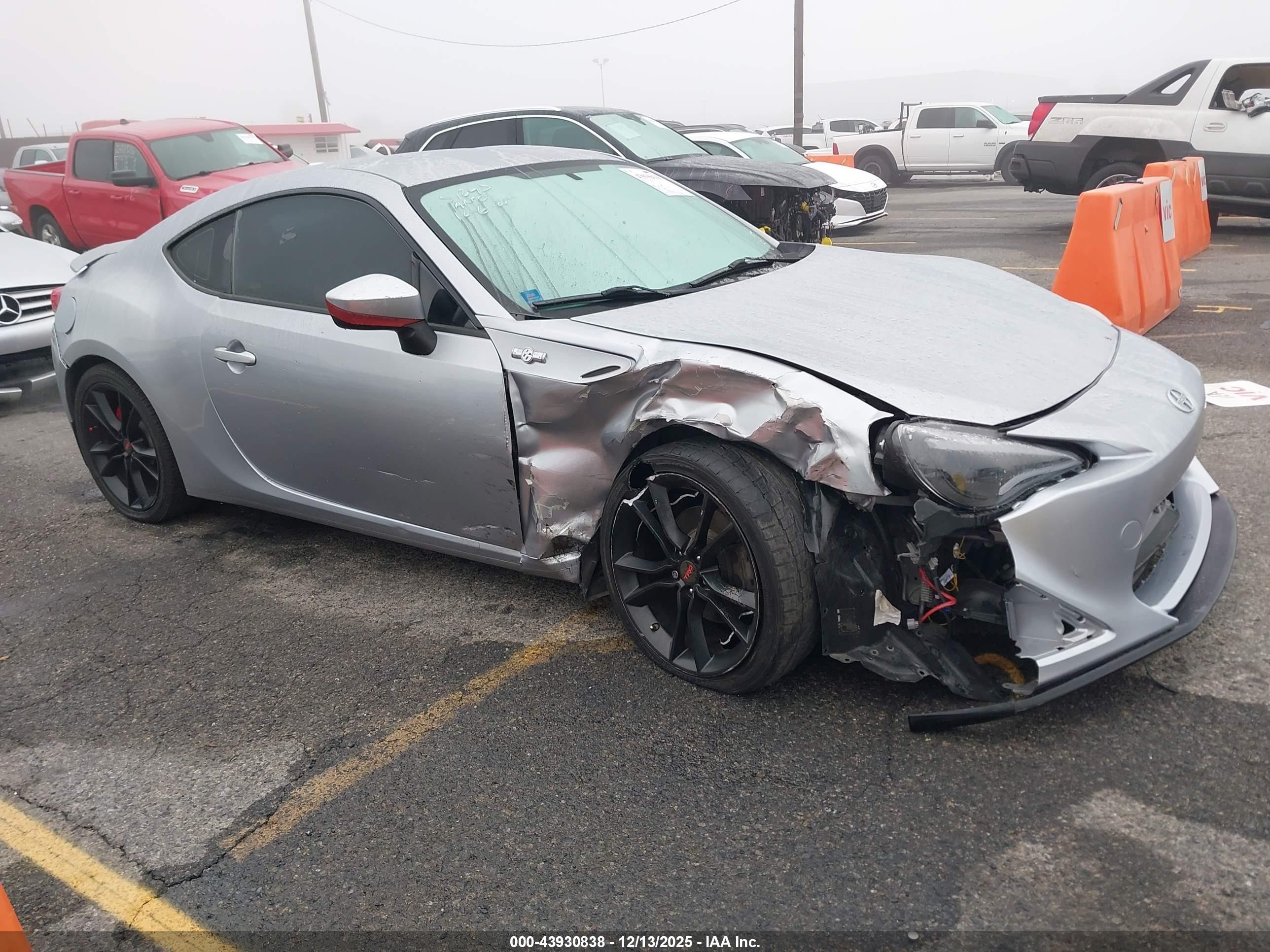 2016 Scion FR-S, VIN JF1ZNAA11G8701976 — Front end