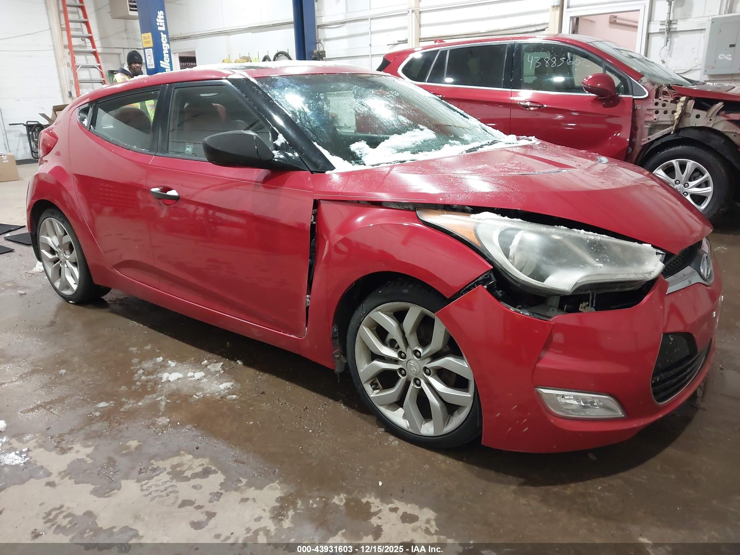 2012 Hyundai Veloster w/Black Int, VIN KMHTC6AD7CU035717 — Перед
