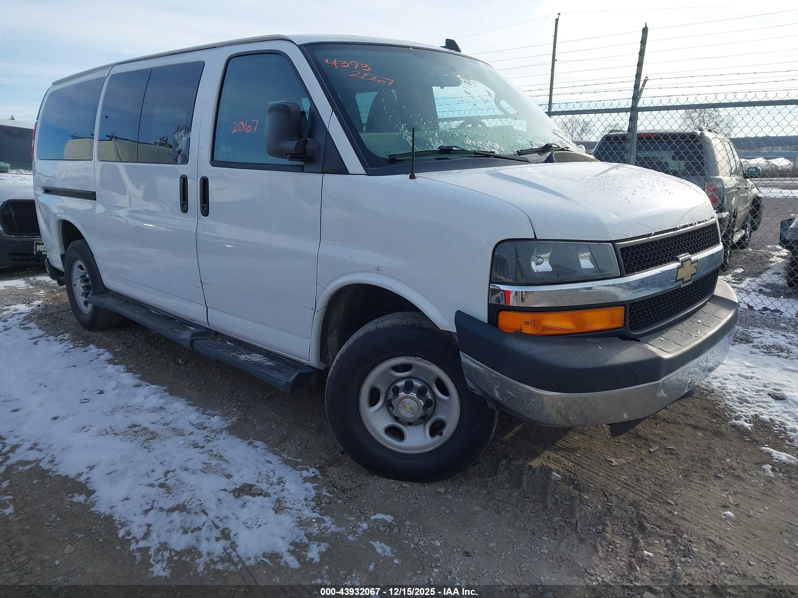 2016 Chevrolet Express 2500, VIN 1GBWGFFG6G1259615 — All over