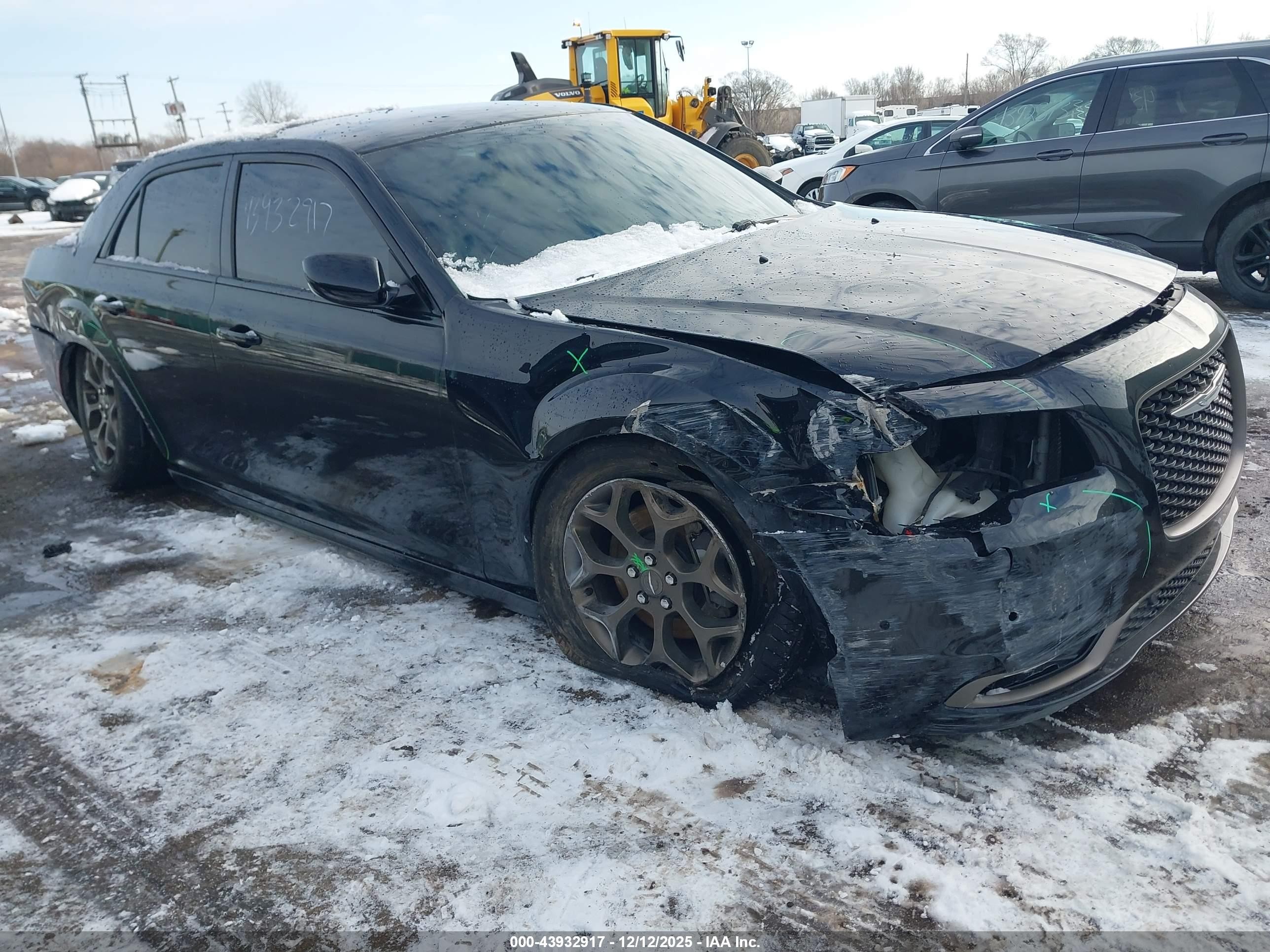 2018 Chrysler 300 S, VIN 2C3CCAGG1JH182418 — Бок