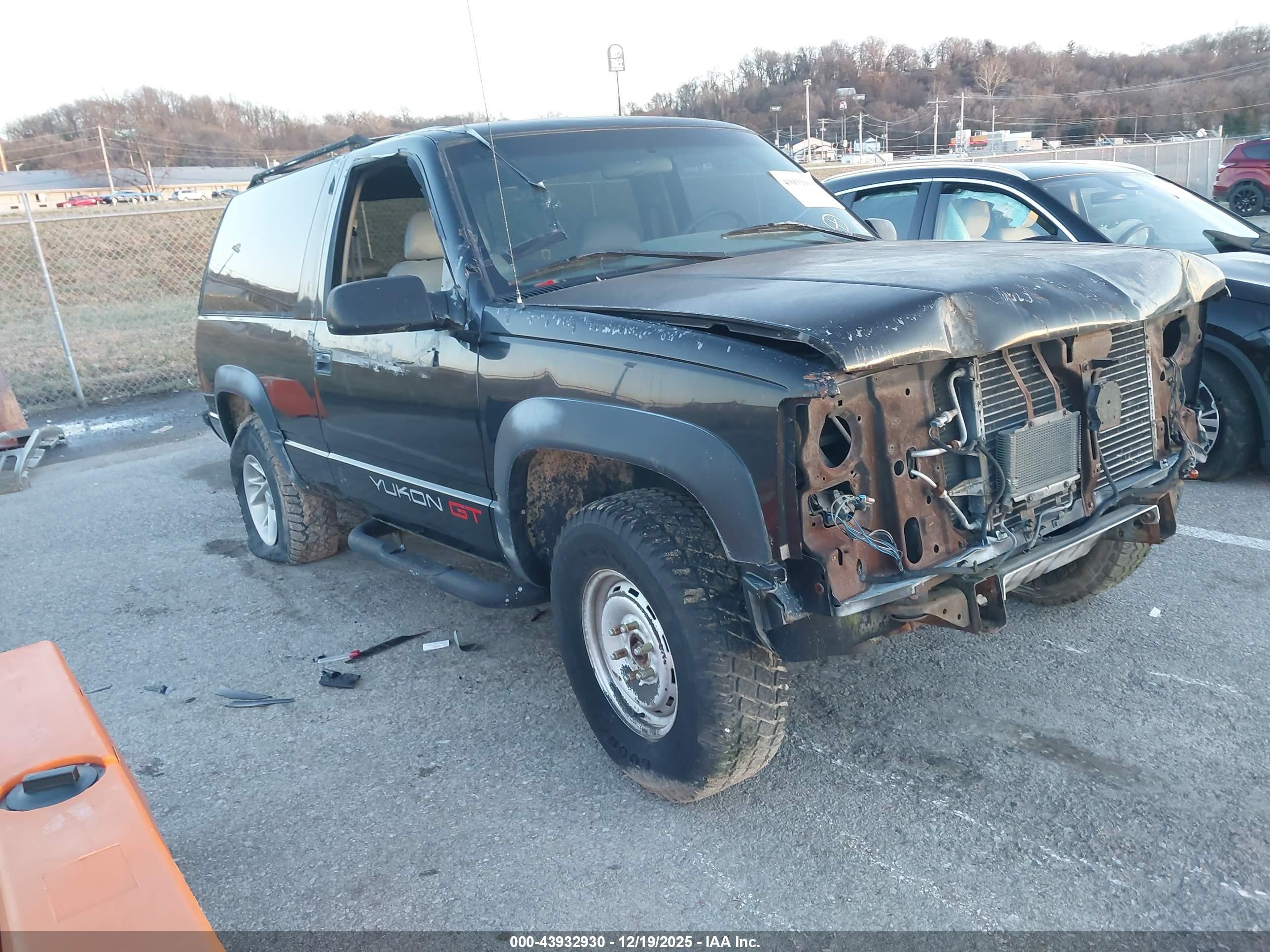 1995 GMC Yukon, VIN 3GKEK18K8SG501118 — Normal wear