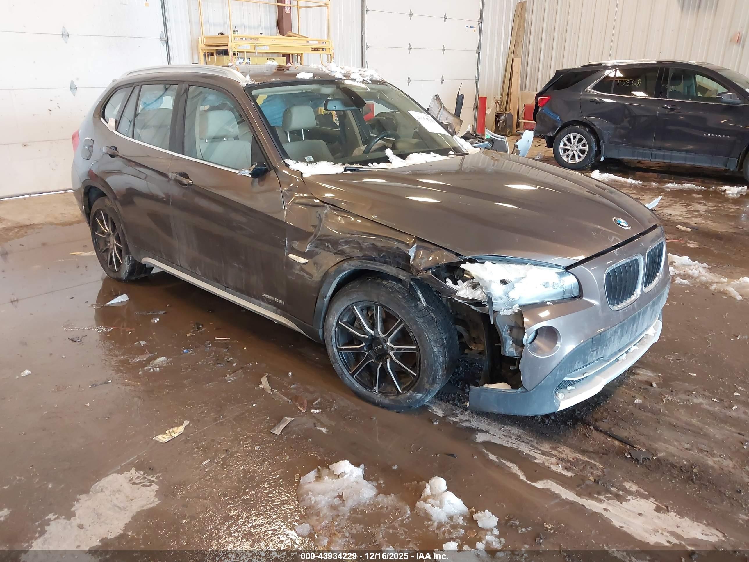 2012 BMW X1 28i, VIN WBAVL1C55CVR76323 — Front end