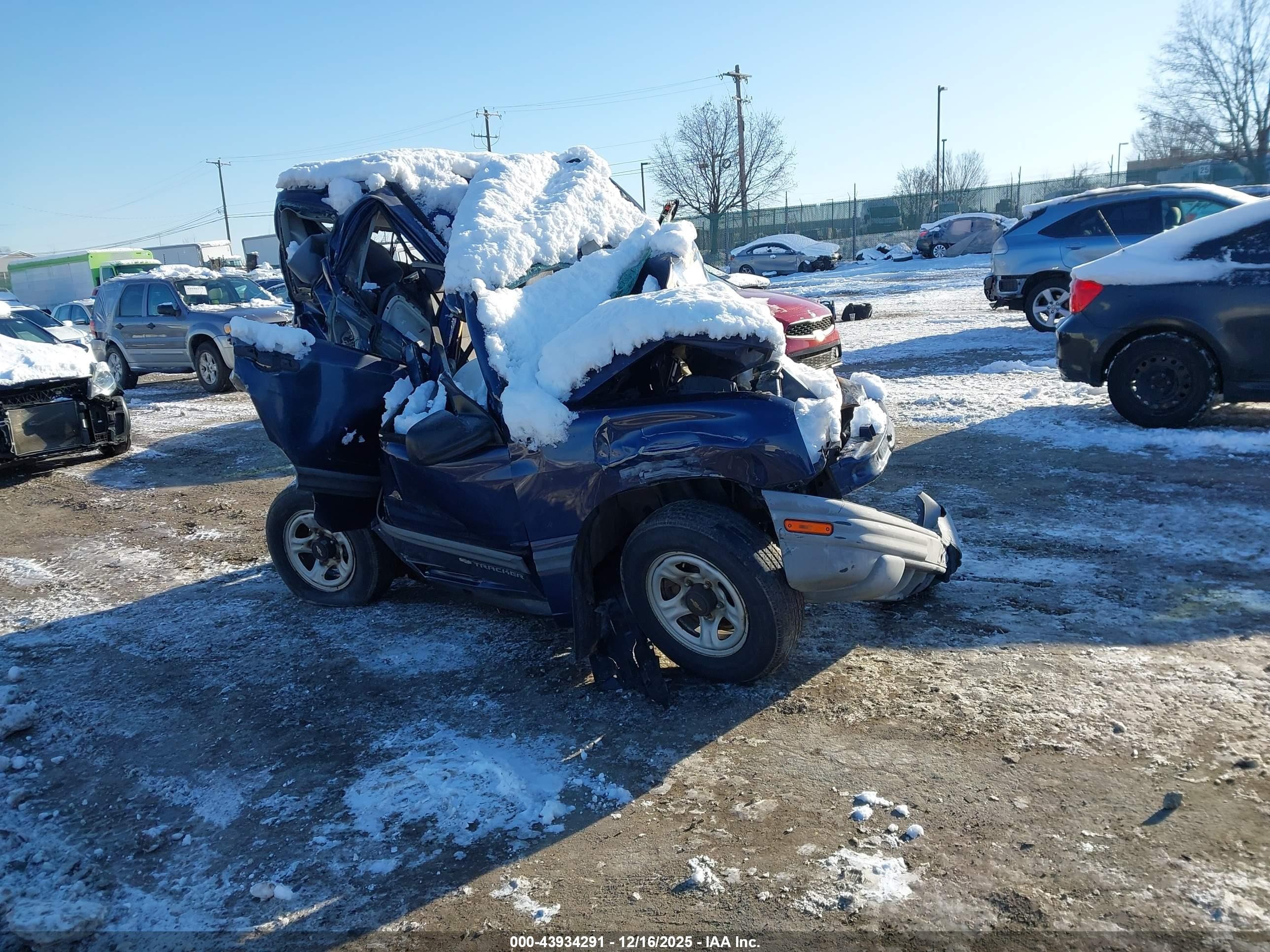 2000 Chevrolet Tracker, VIN 2CNBJ13C5Y6932761 — All over