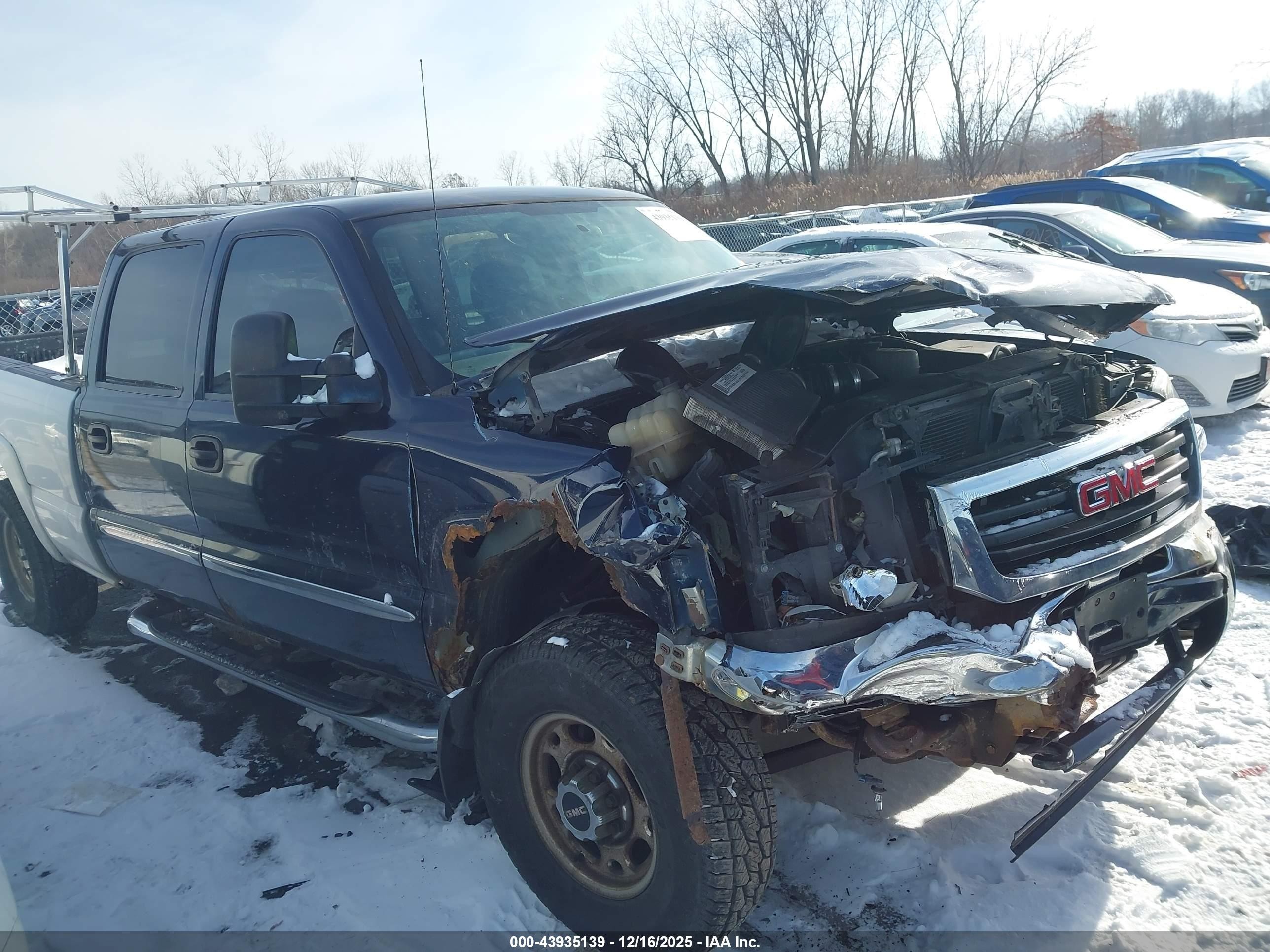 2007 GMC Sierra 1500HD Classic SLE1, VIN 1GTGK13U37F138569 — Front end