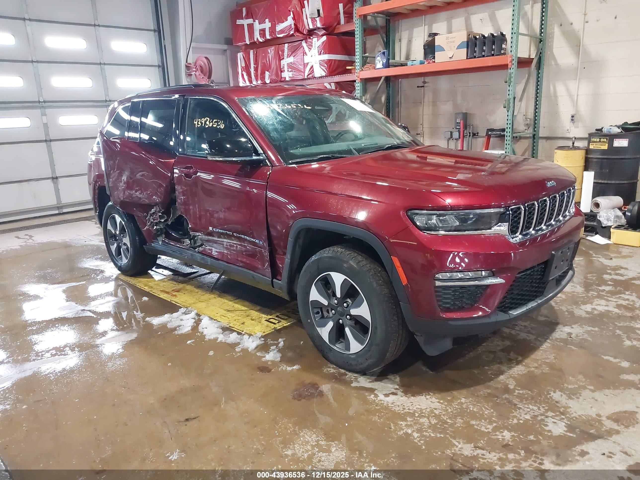 2022 Jeep Grand Cherokee, VIN 1C4RJYB61N8716855 — Side