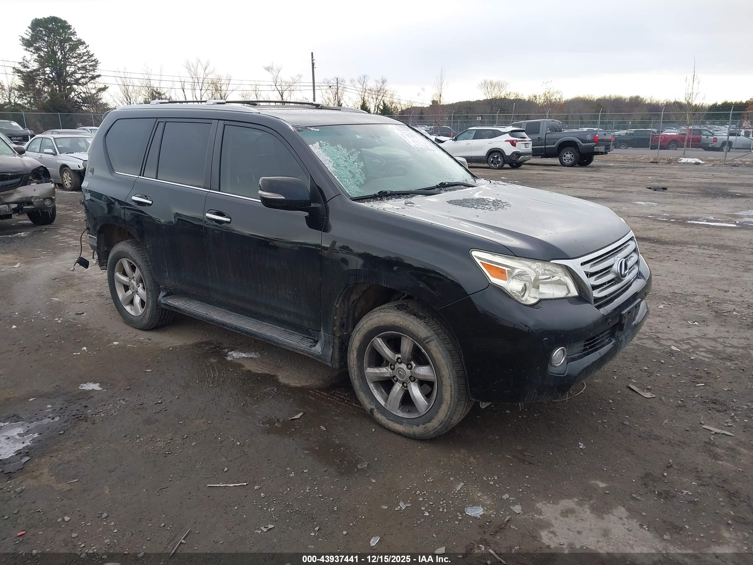 2011 Lexus GX 460, VIN JTJBM7FX2B5018321 — Rear end