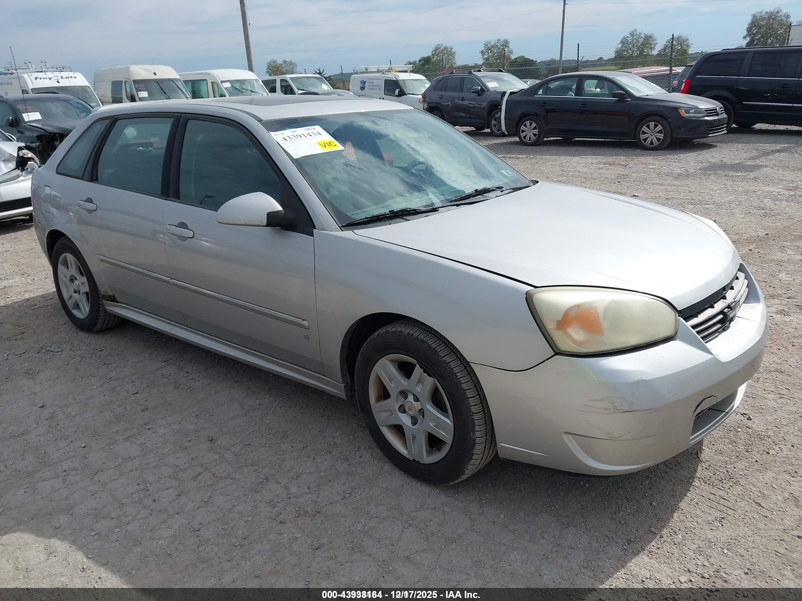 2006 Chevrolet Malibu Maxx LT, VIN 1G1ZT63856F180450 — Side