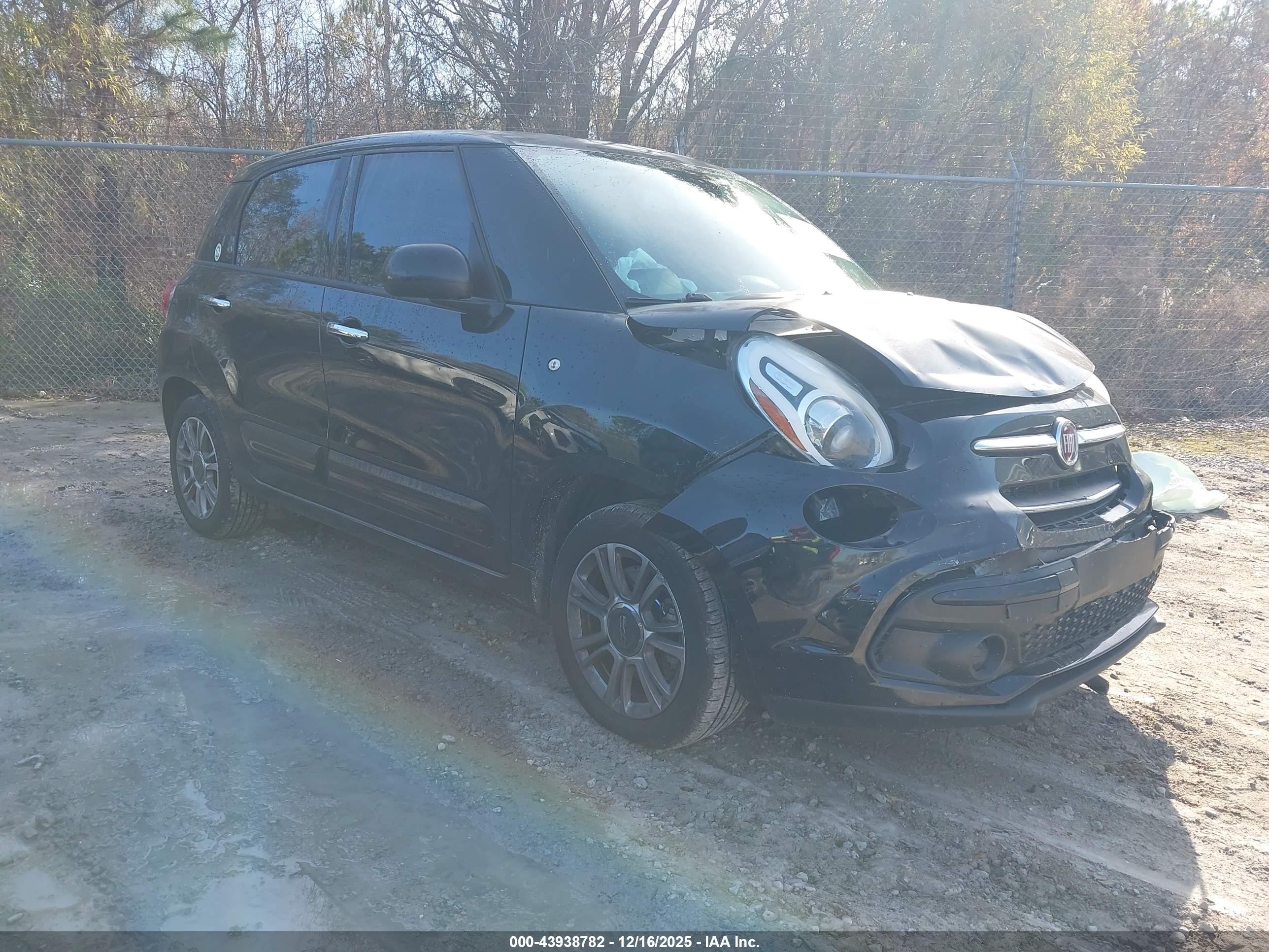 2018 FIAT 500L Pop, VIN ZFBCFAAH8JZ041045 — Front end