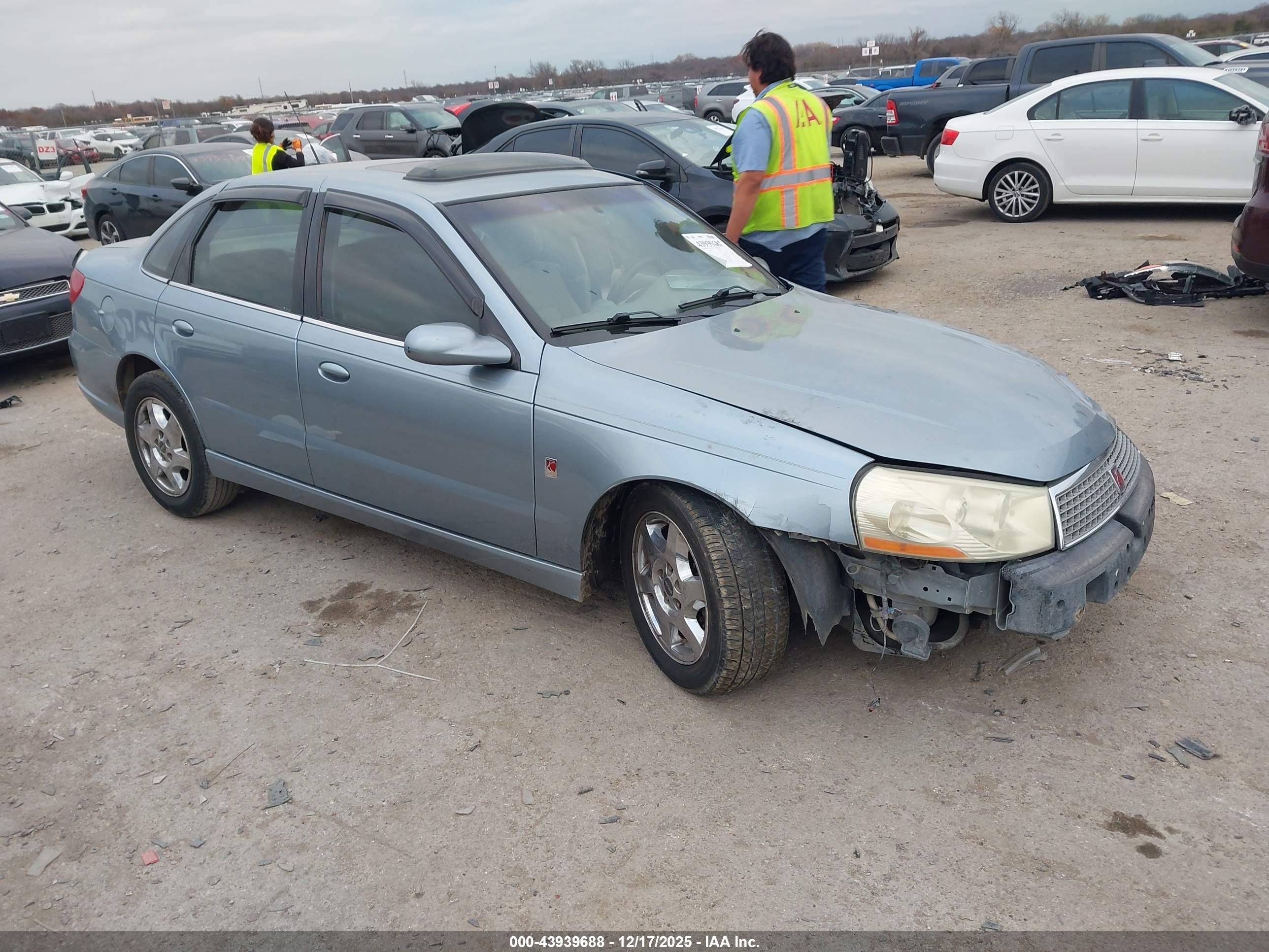 2004 Saturn L, VIN 1G8JL54R44Y505669 — Front end