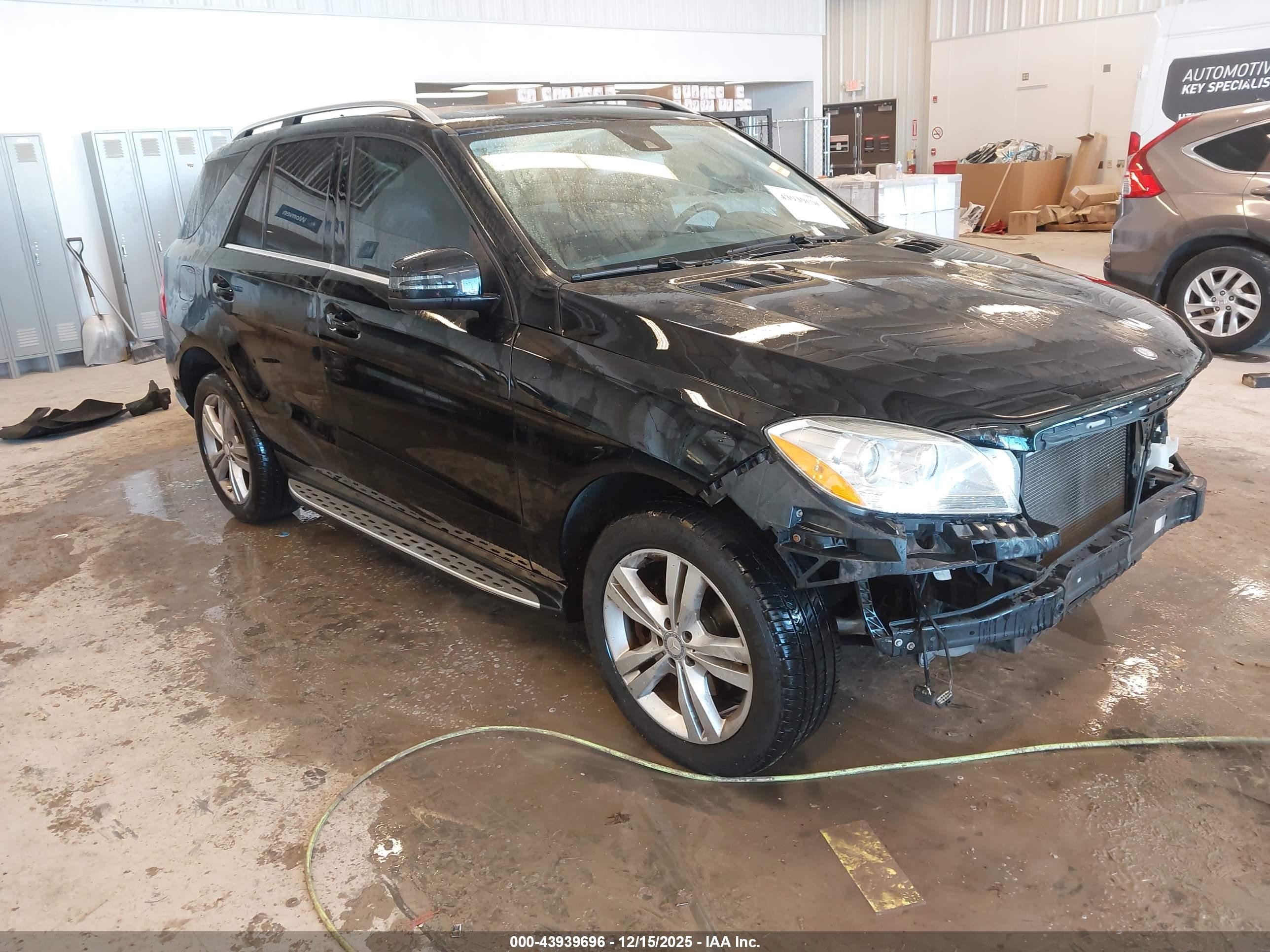 2015 Mercedes-Benz M 350, VIN 4JGDA5HB8FA486606 — Front end