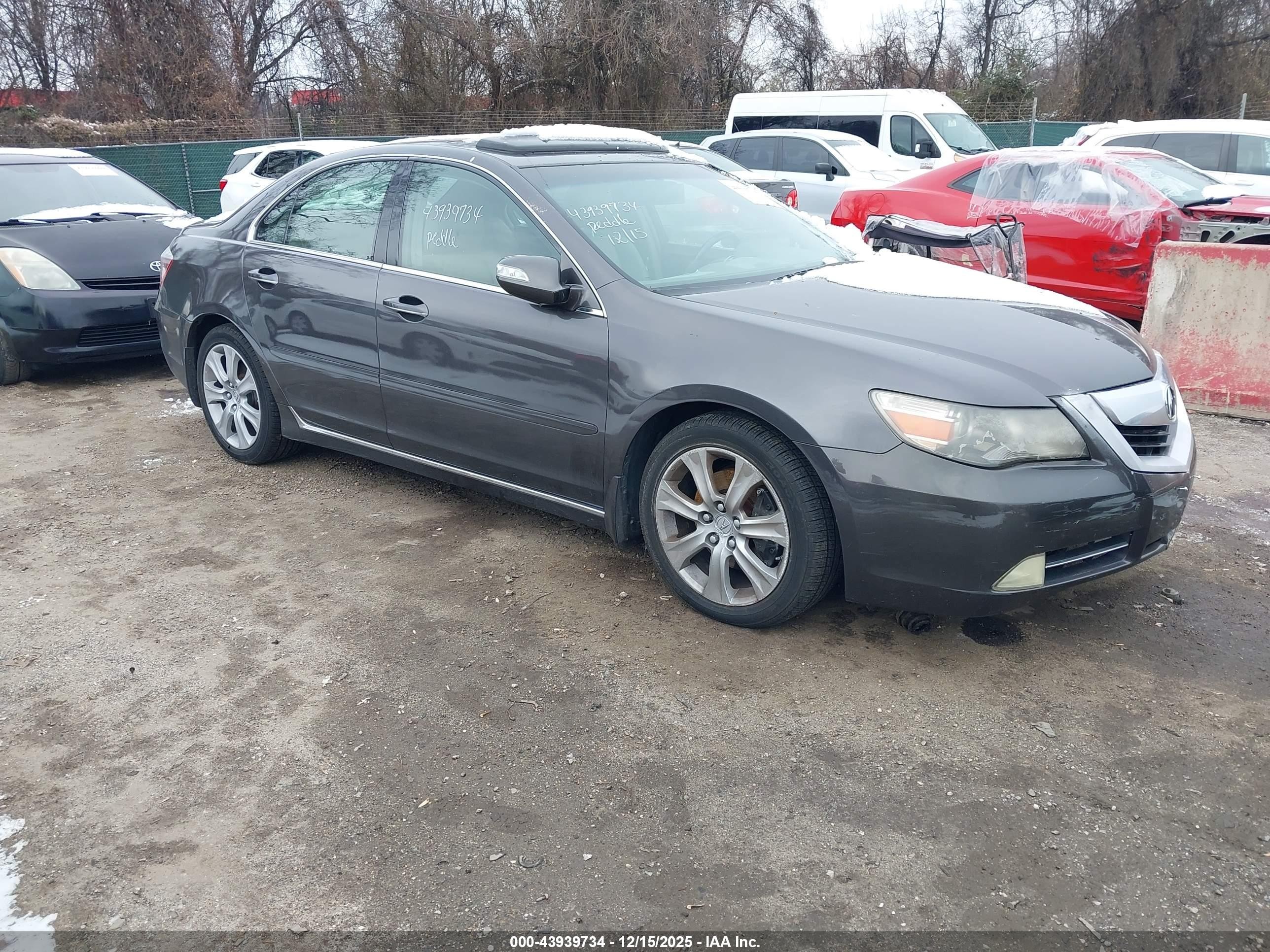 2010 Acura RL Technology, VIN JH4KB2F66AC002666 — Front end