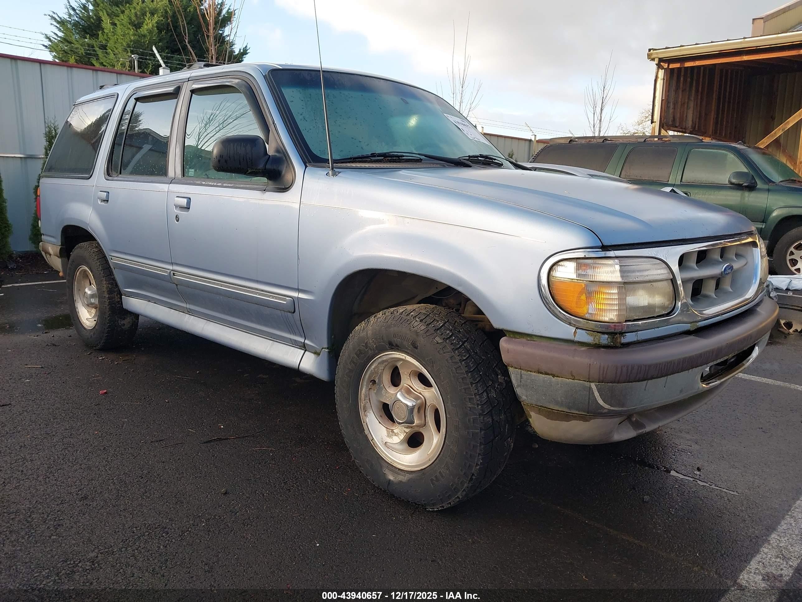 1997 Ford Explorer XL, VIN 1FMDU34E1VZA09561 — Rear end
