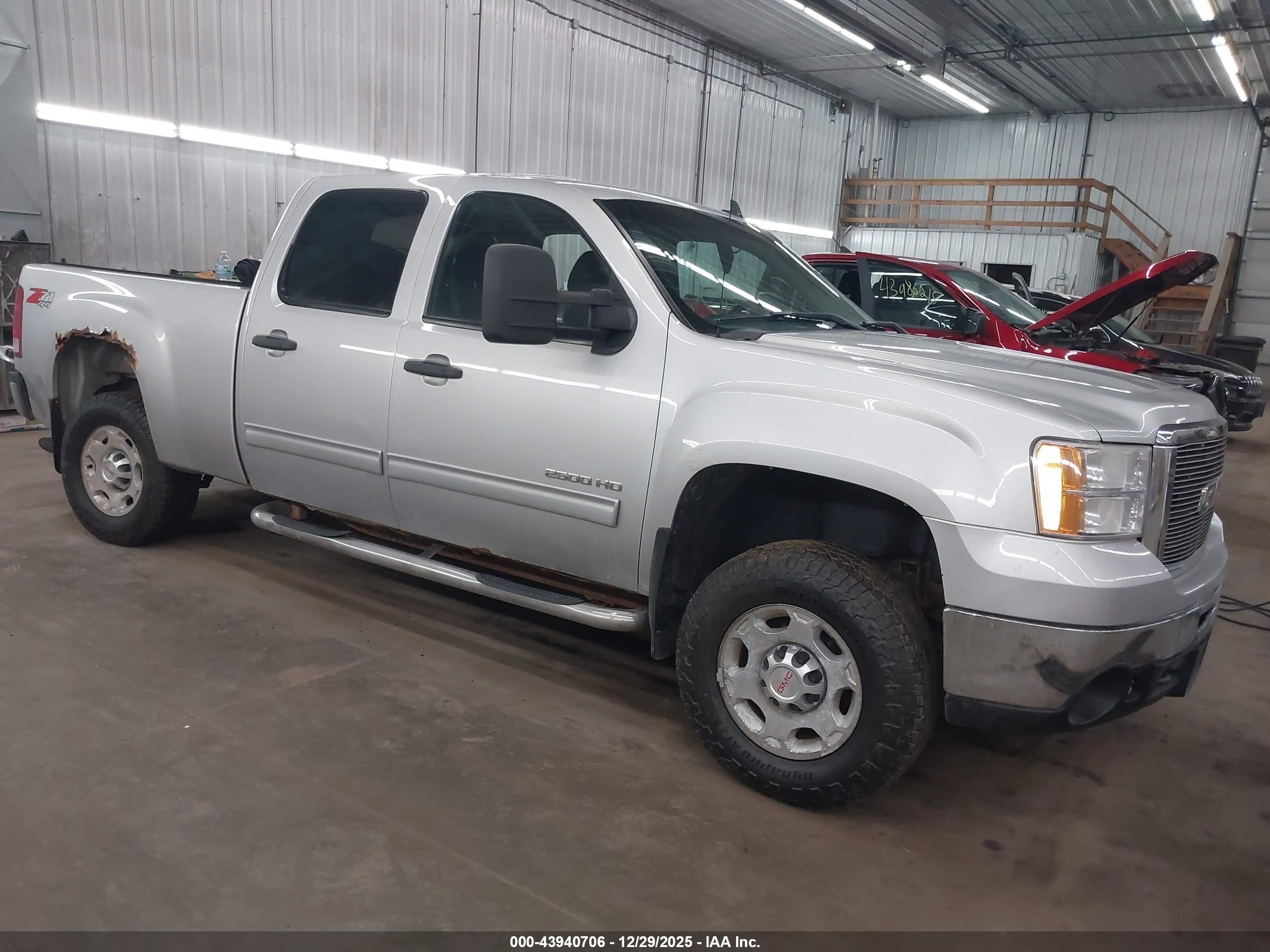 2010 GMC Sierra 2500HD SLE, VIN 1GT4K0BG8AF140351 — Rear end