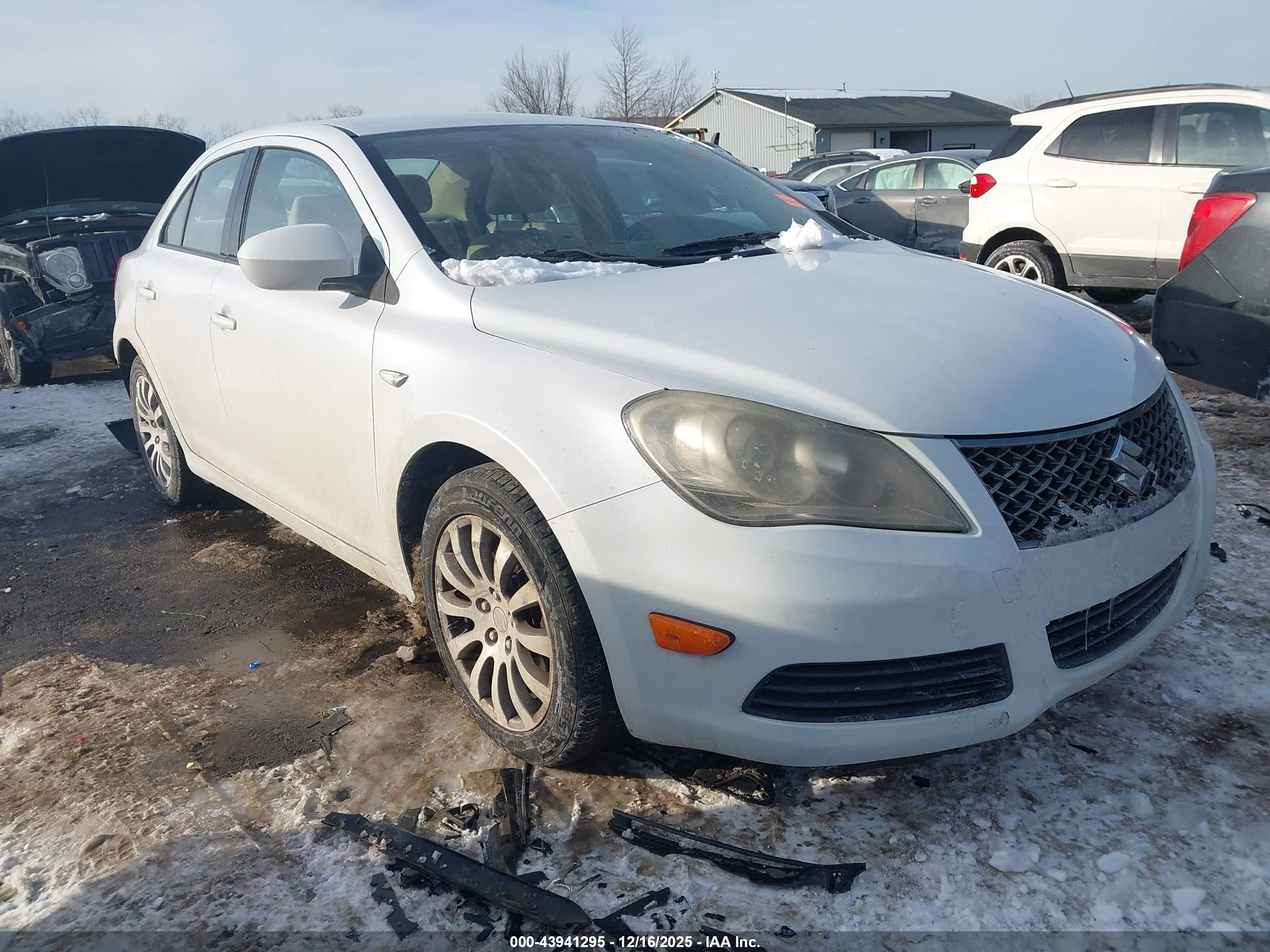 2013 Suzuki Kizashi SE, VIN JS2RE9A35D6100058 — Rear end