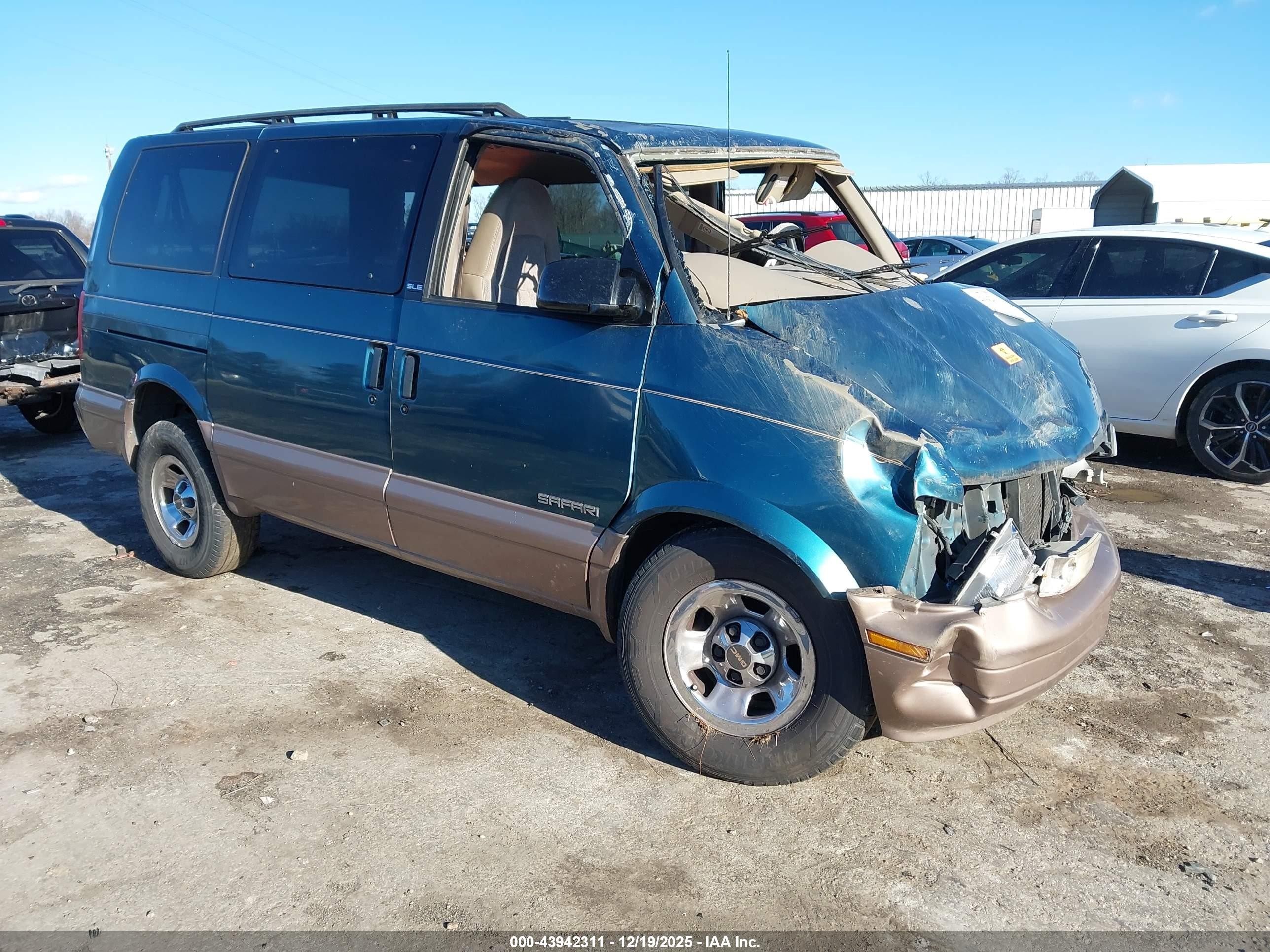 1998 GMC Safari, VIN 1GKDM19W5WB526614 — Rollover