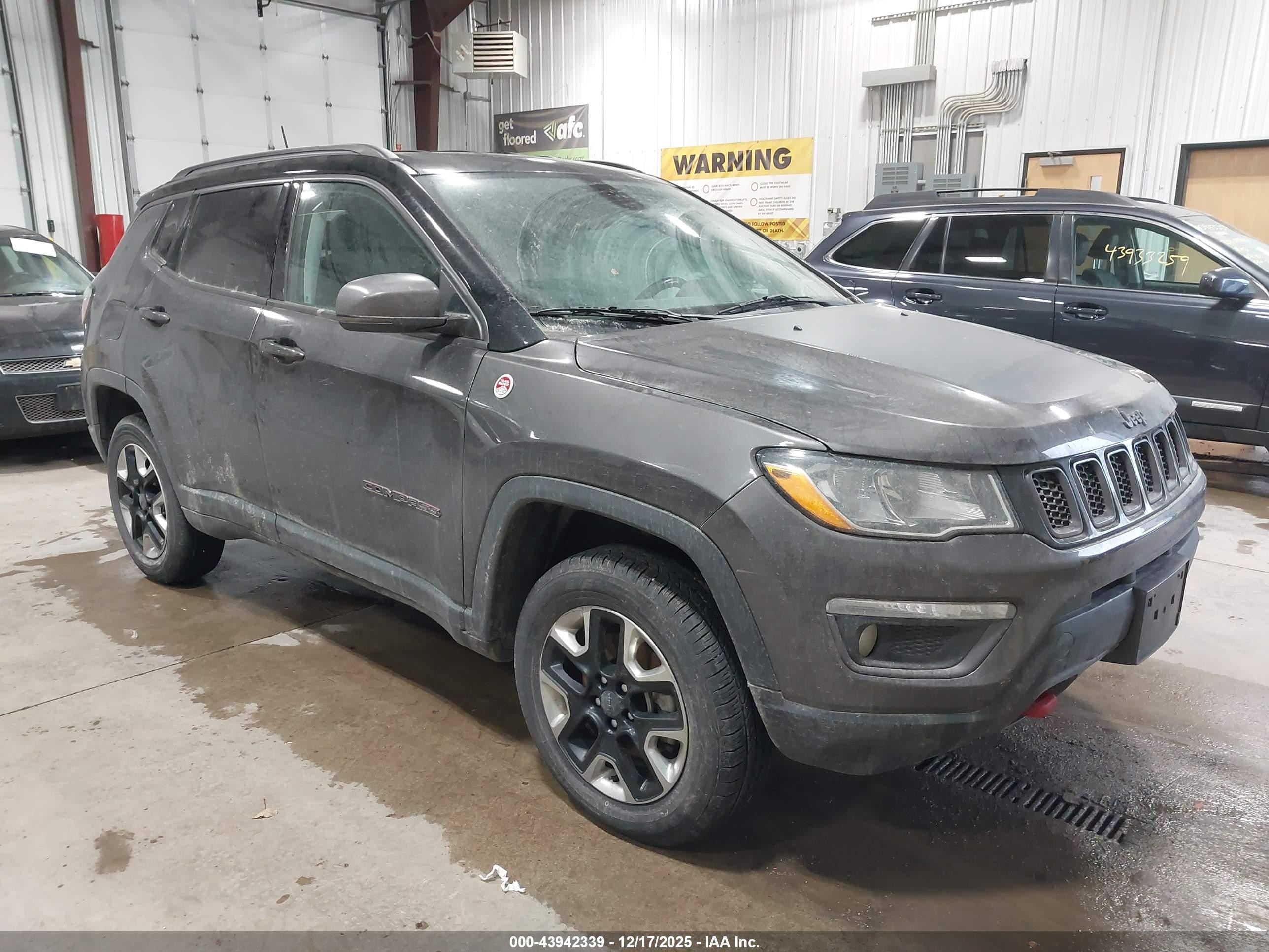 2018 Jeep Compass Trailhawk, VIN 3C4NJDDB8JT207357 — Side