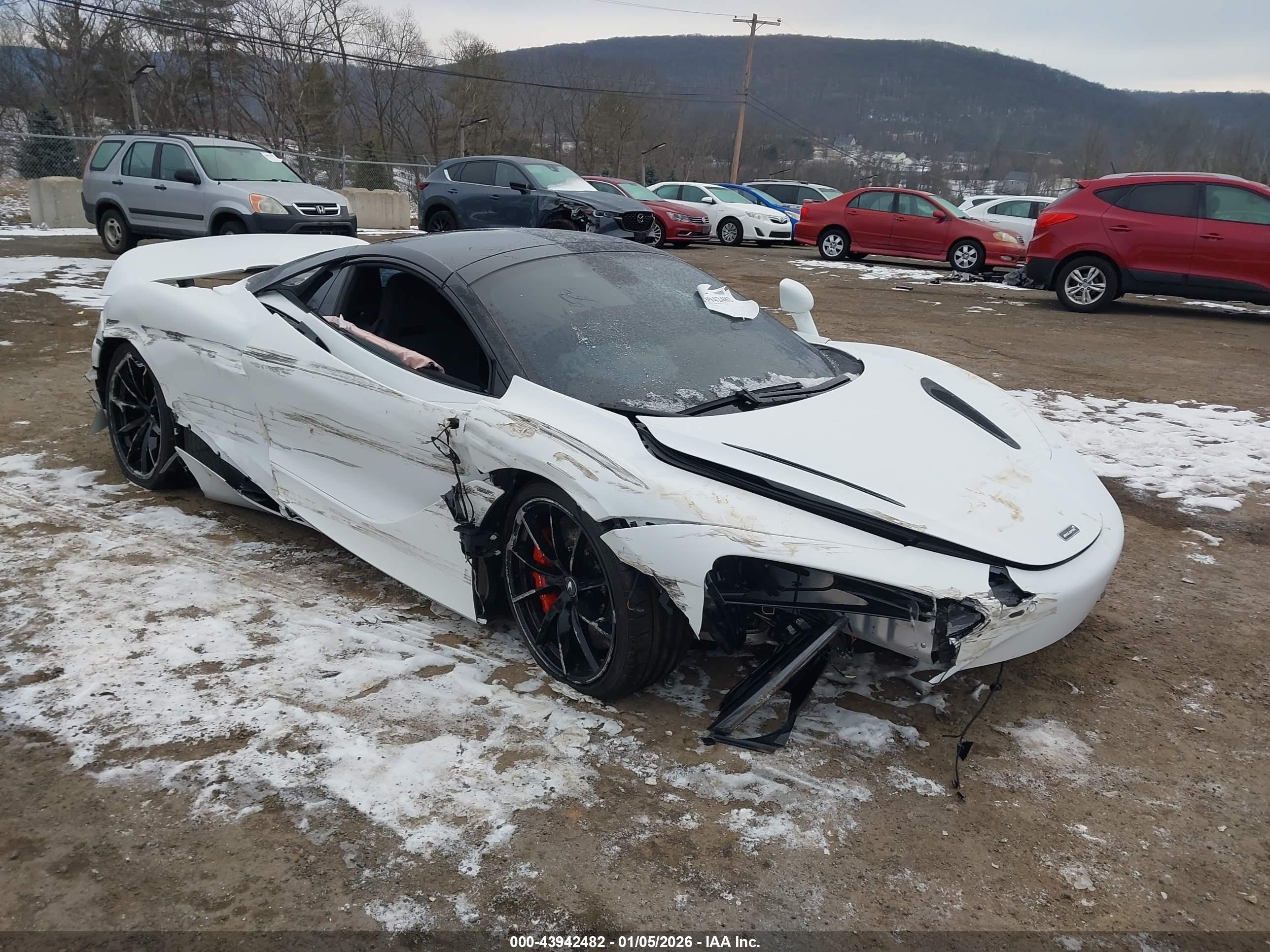 2020 McLaren 720S, VIN SBM14FCA0LW004686 — All over